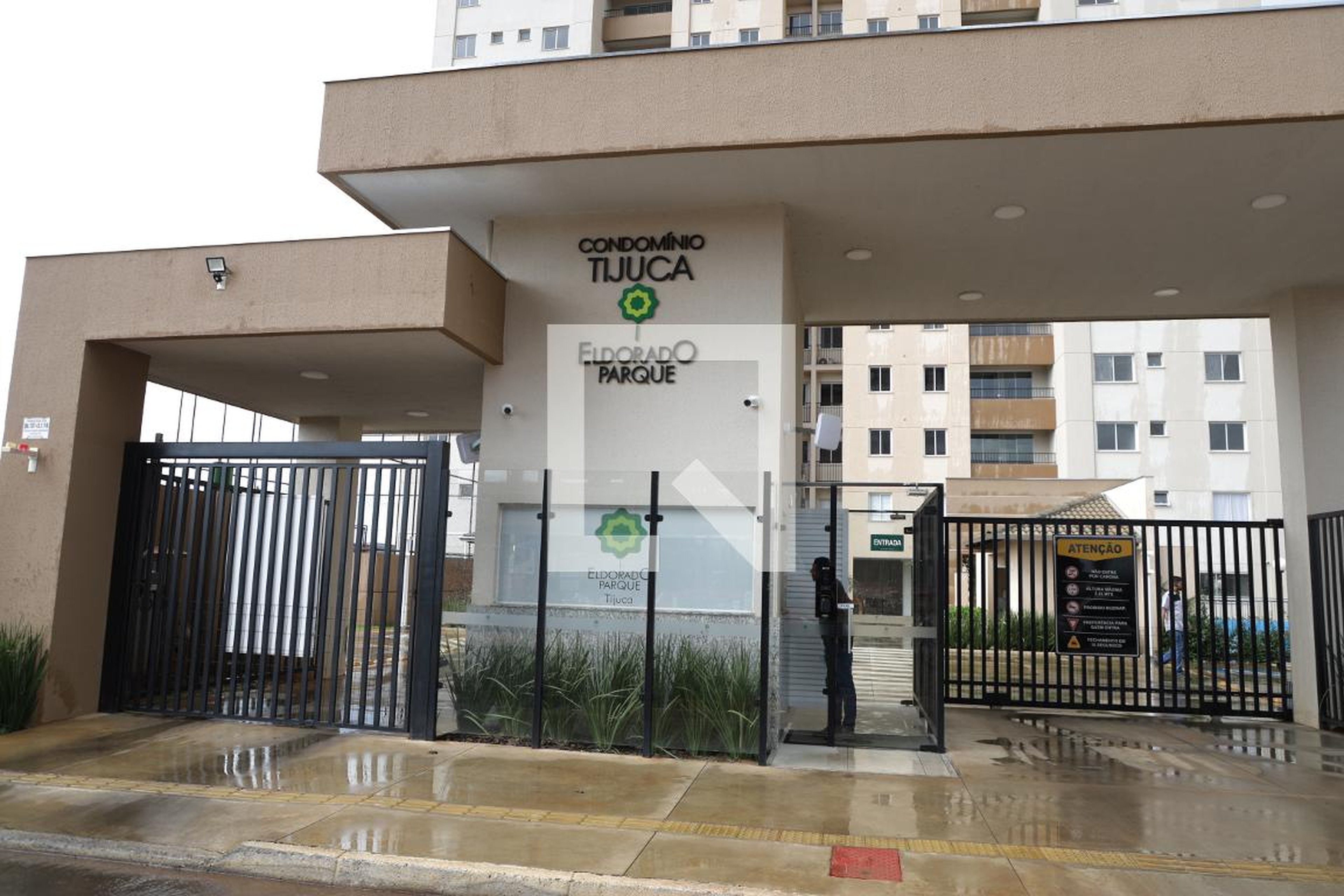 Fachada Condomínio em Rua do Esmalte, 37