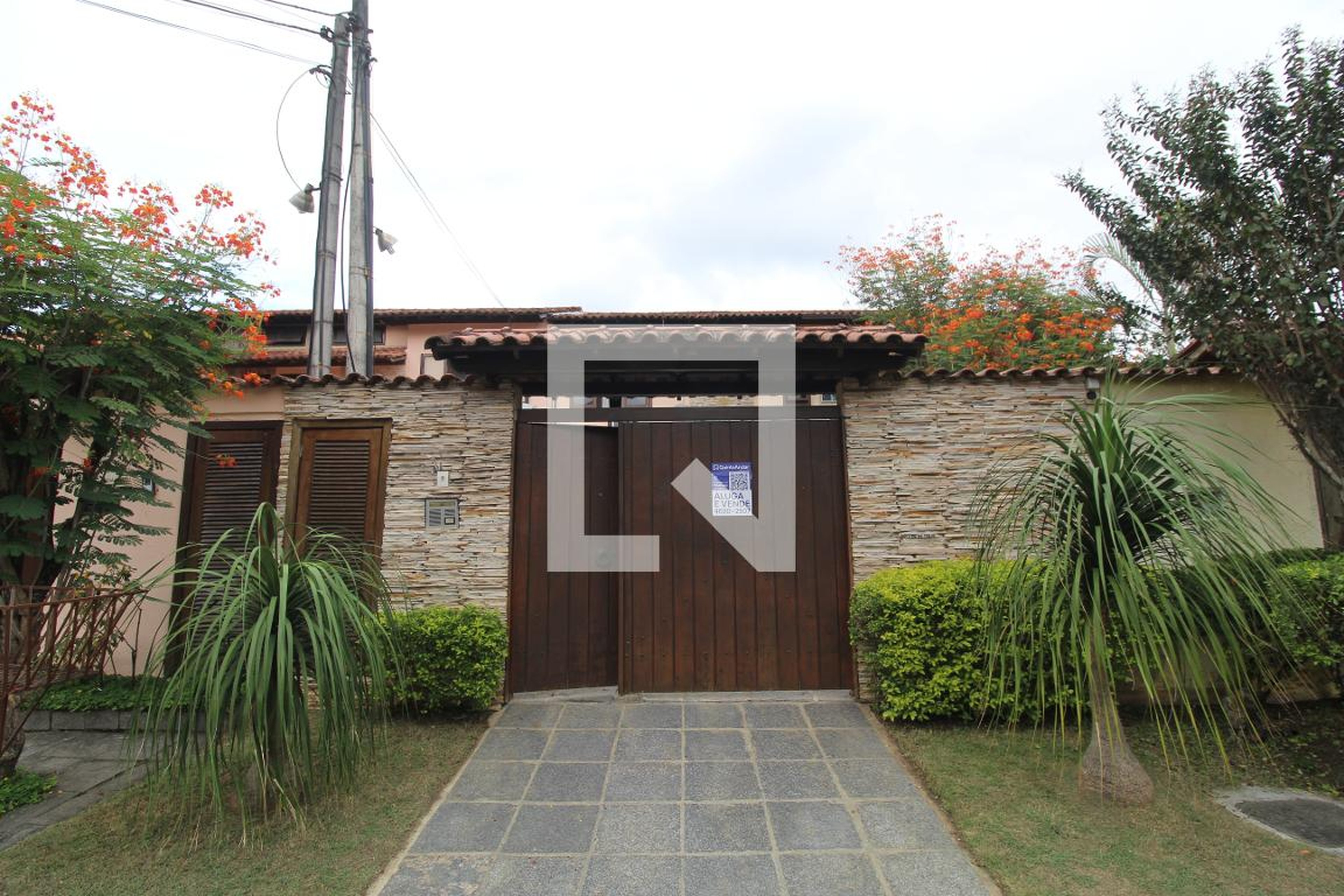 Fachada Condomínio em Rua Silvestre Travassos, 29