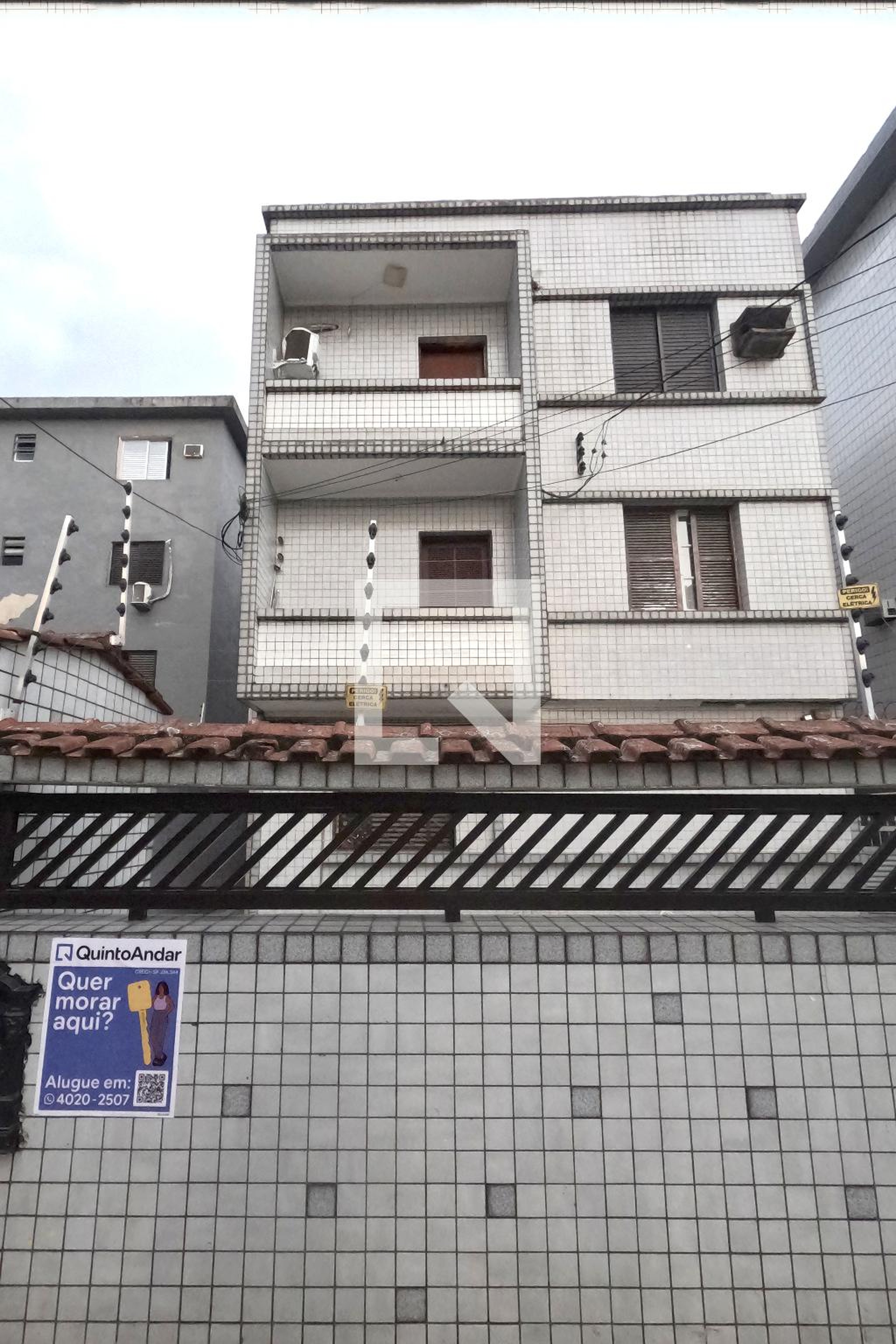 Fachada Condomínio em Rua Campos Mello, 261