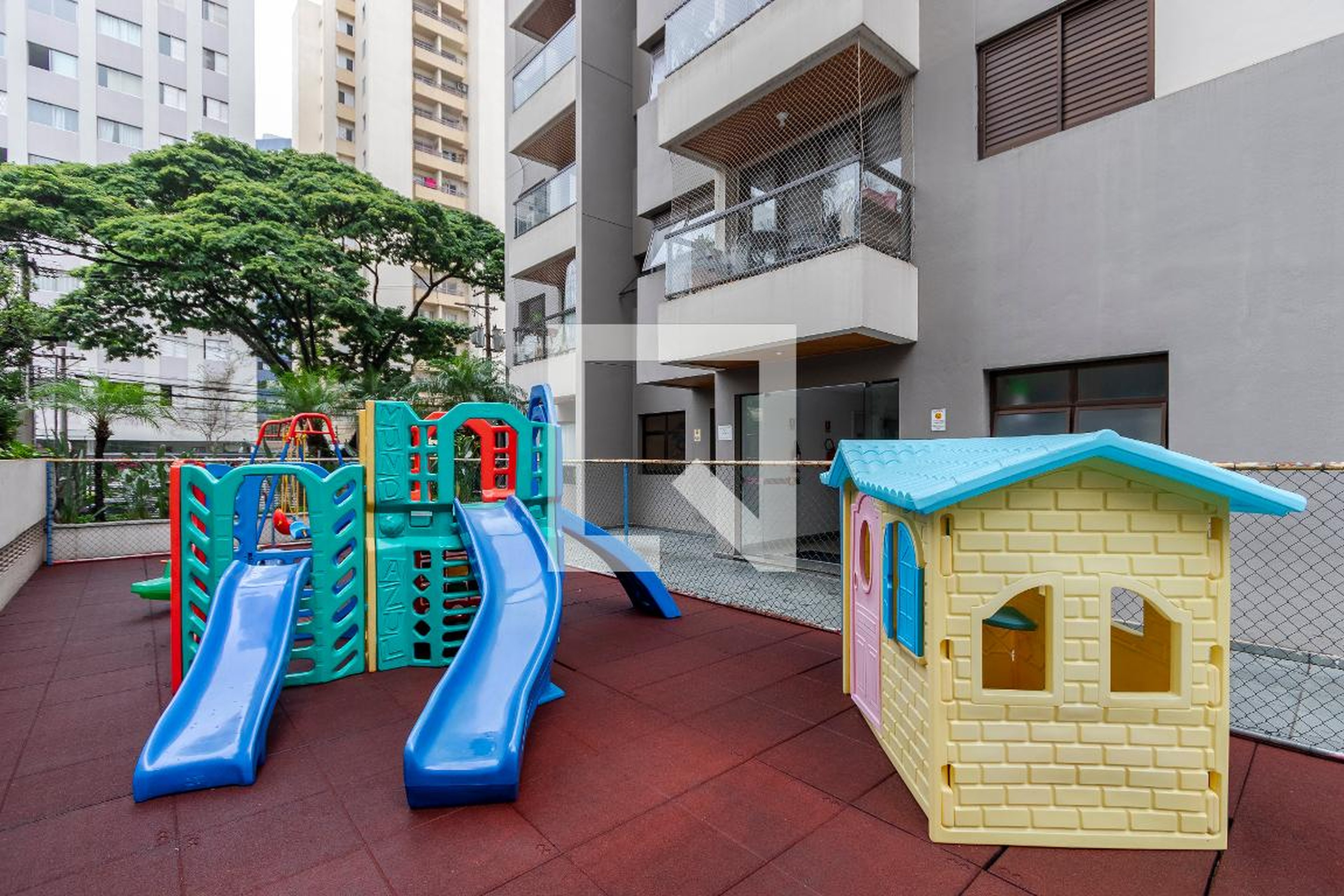 Playground - Ed. Brooklin New Life
