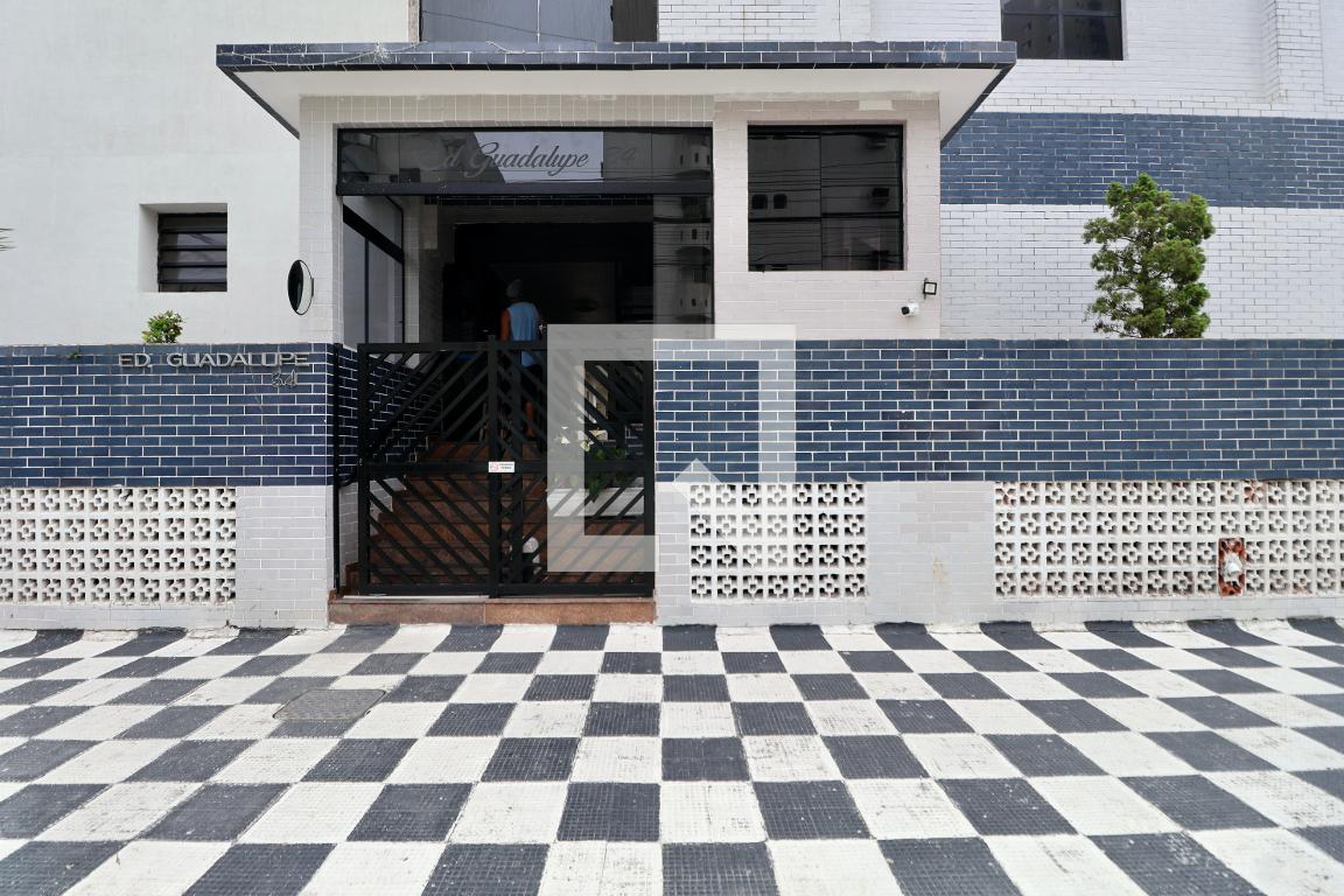 Fachada Condomínio em Avenida Praxedes Pinto de Abreu, 38