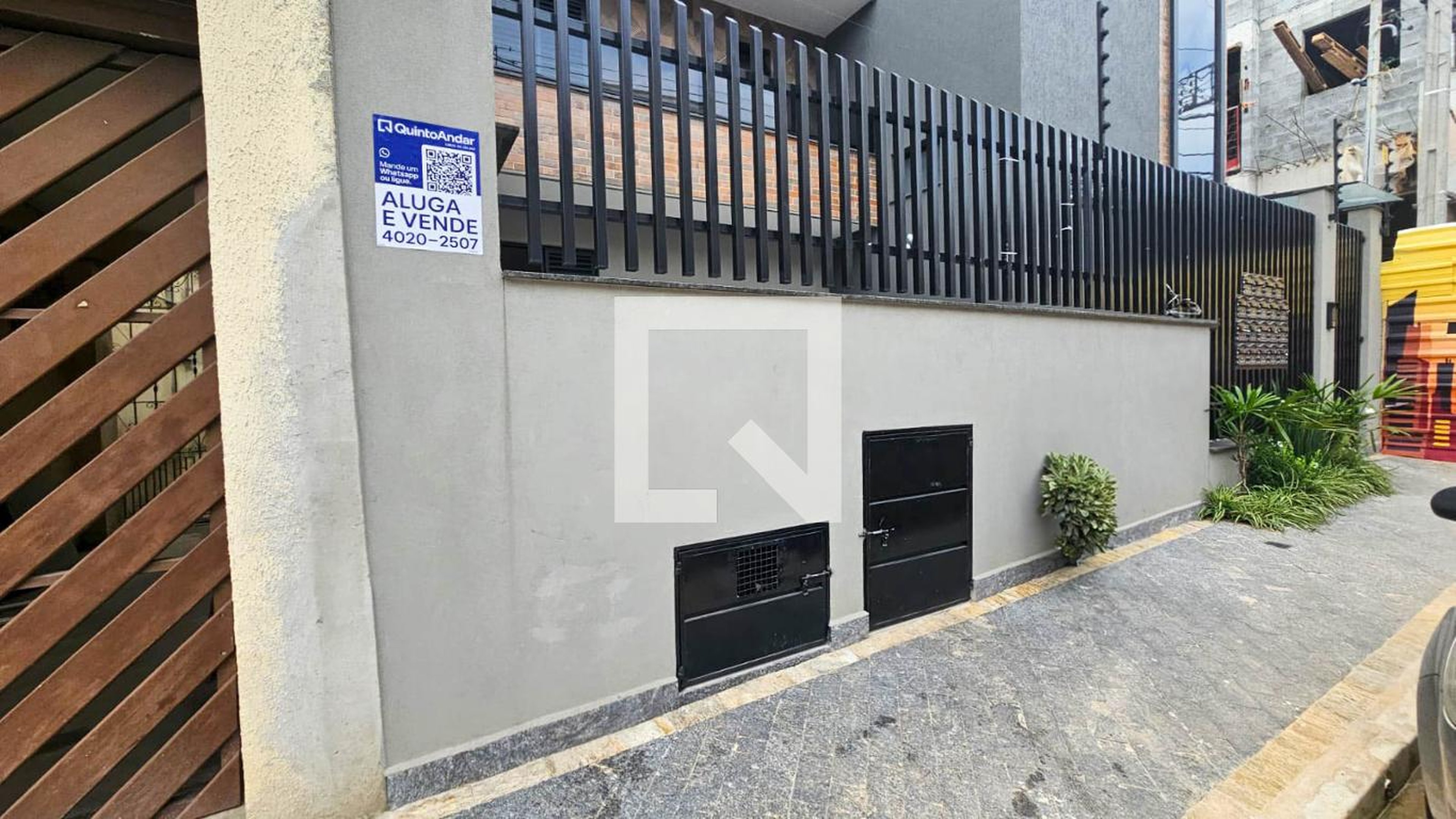 Fachada Condomínio em Rua Videira, 57