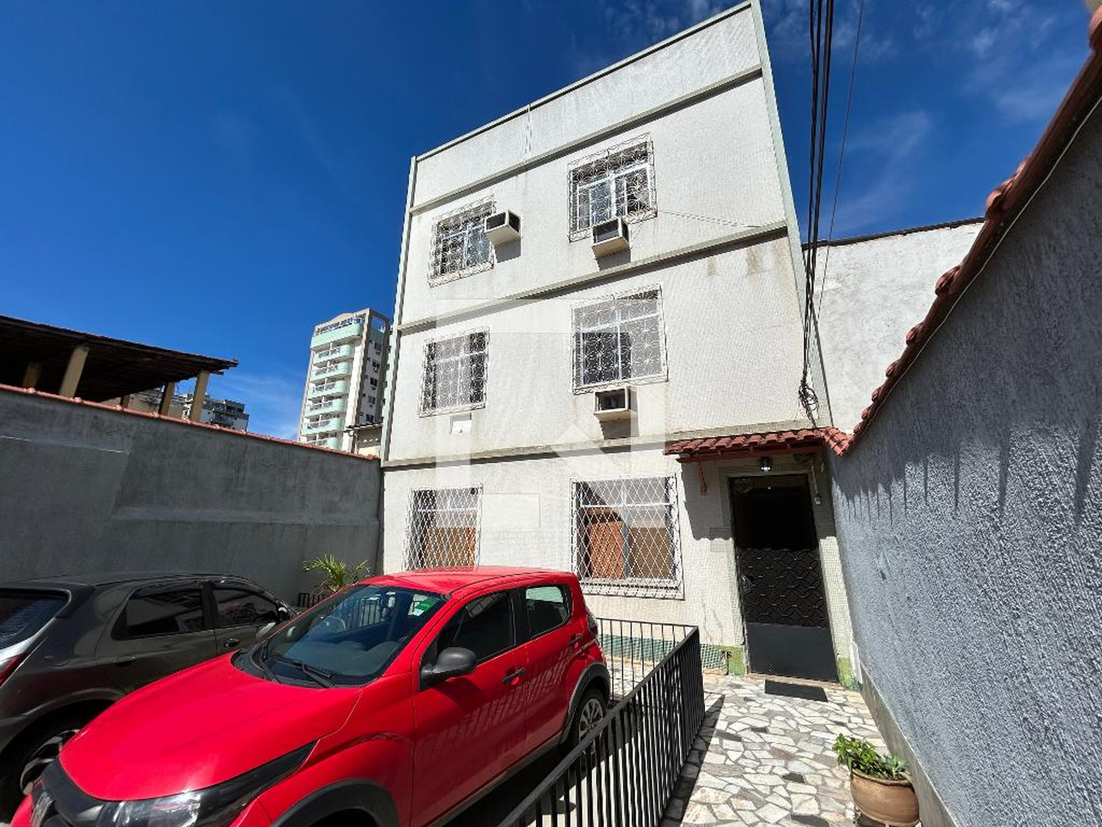 Fachada Condomínio em Rua Paulo Silva Araújo, 143