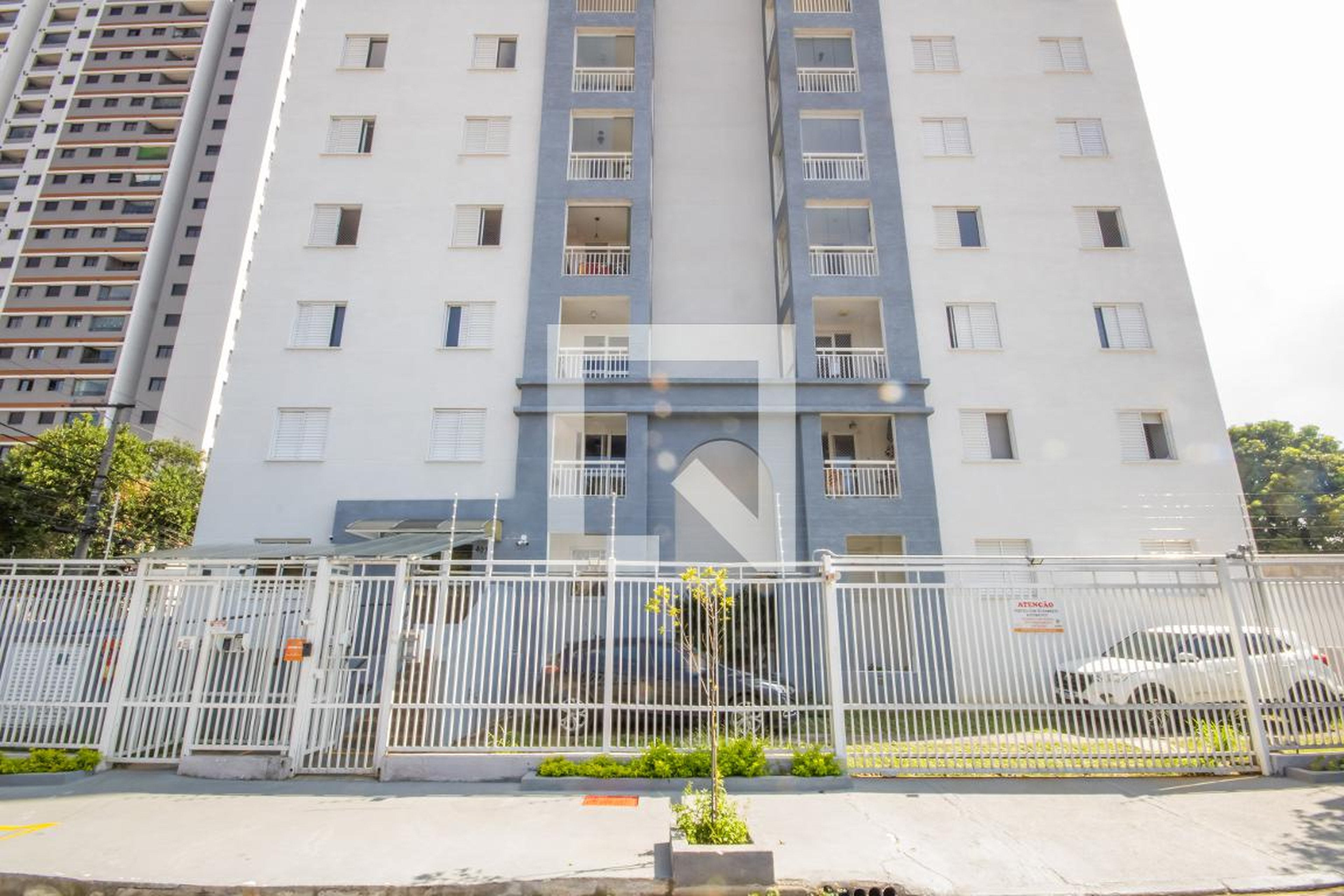 Fachada Condomínio em Rua Albino José Freixeda, 14