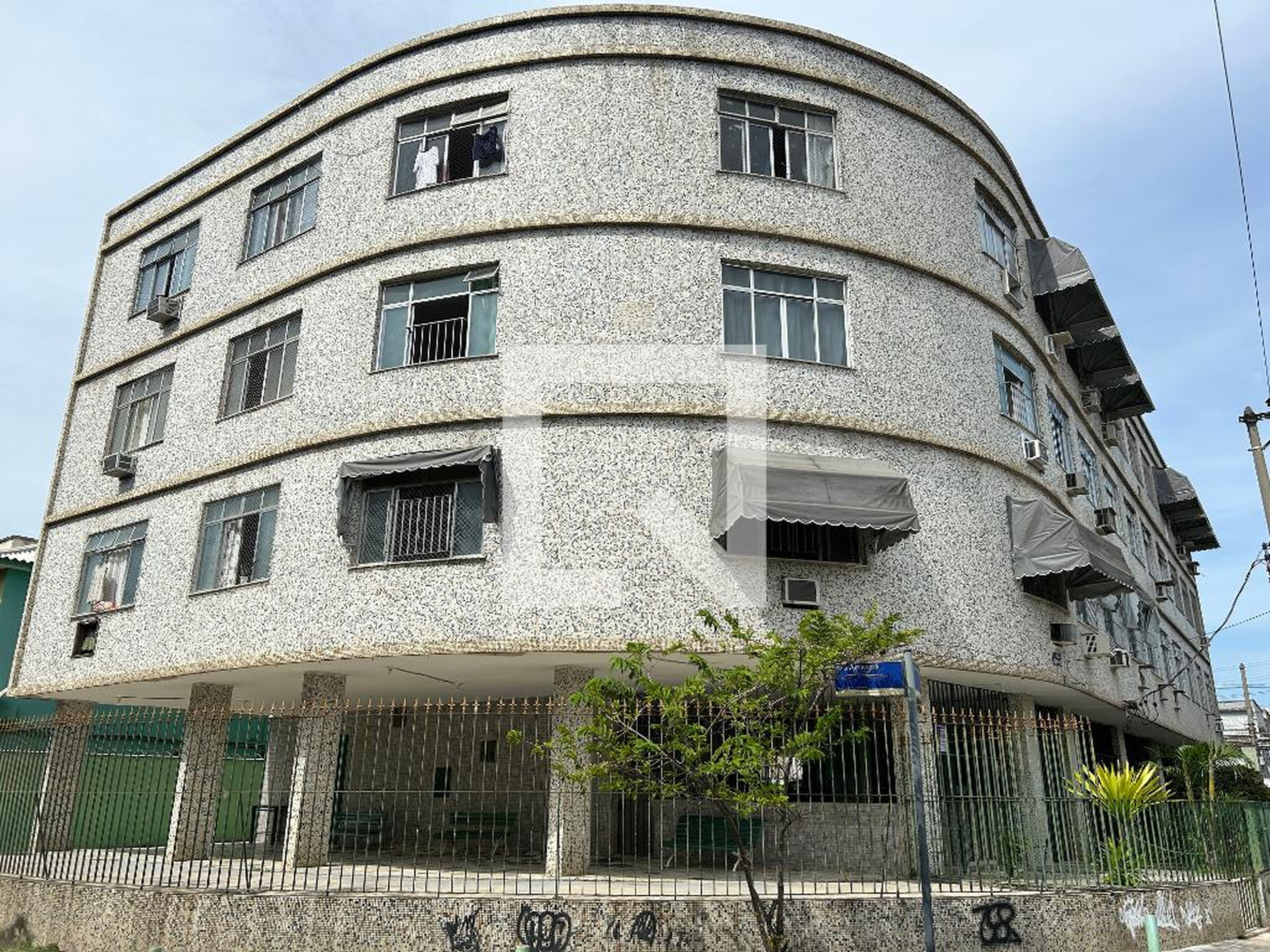 Fachada Condomínio em Rua Guarajuba, 118