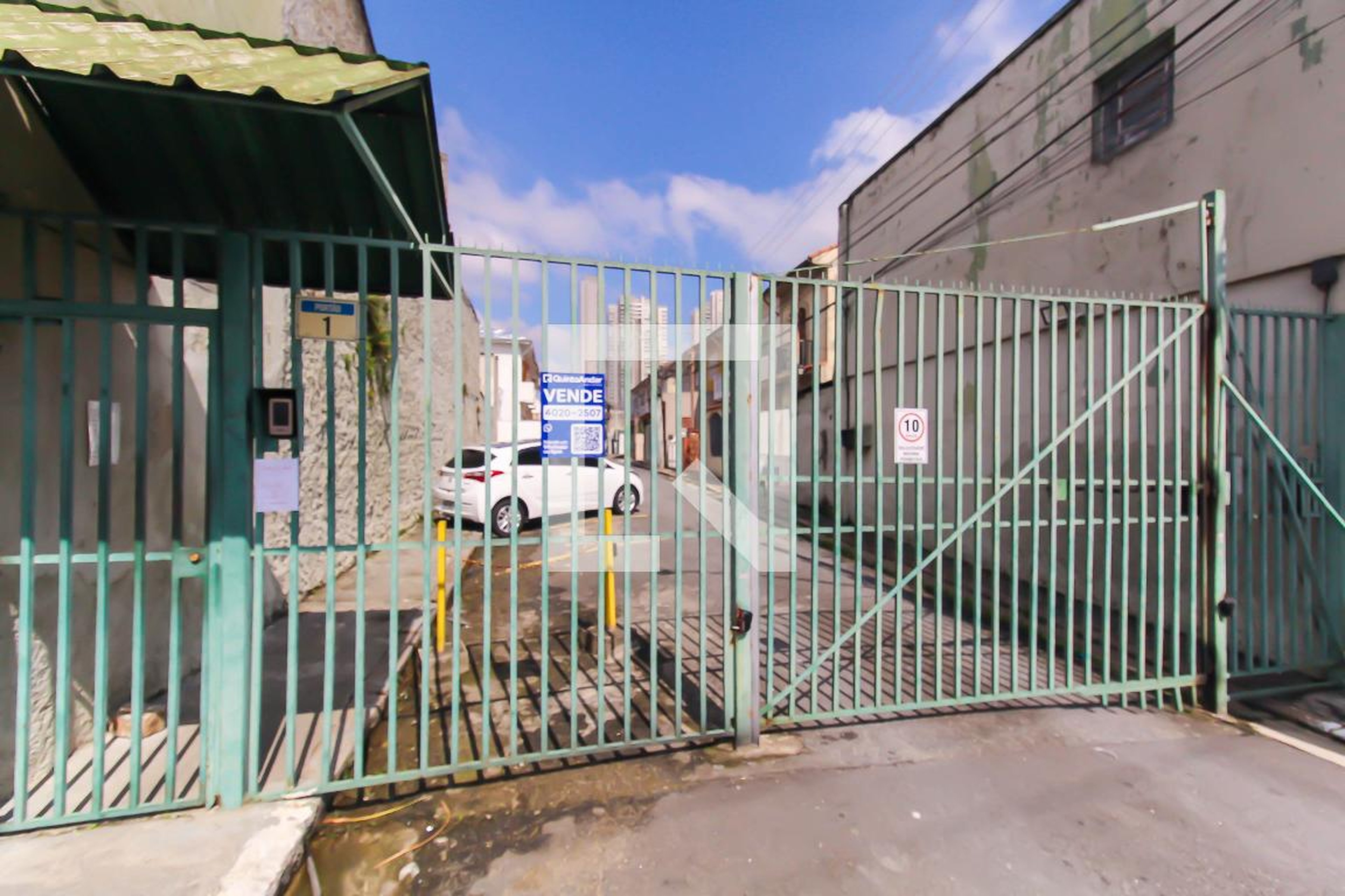 Entrada Condomínio em Travessa Paulo Adami, 125