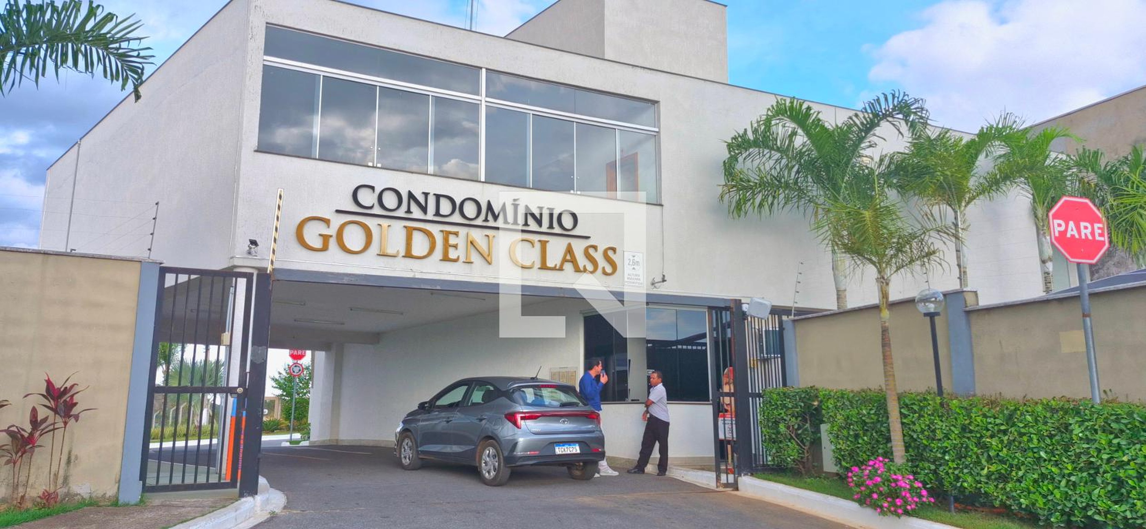 Fachada do condomínio Condomínio em Alameda das Candeias, 95