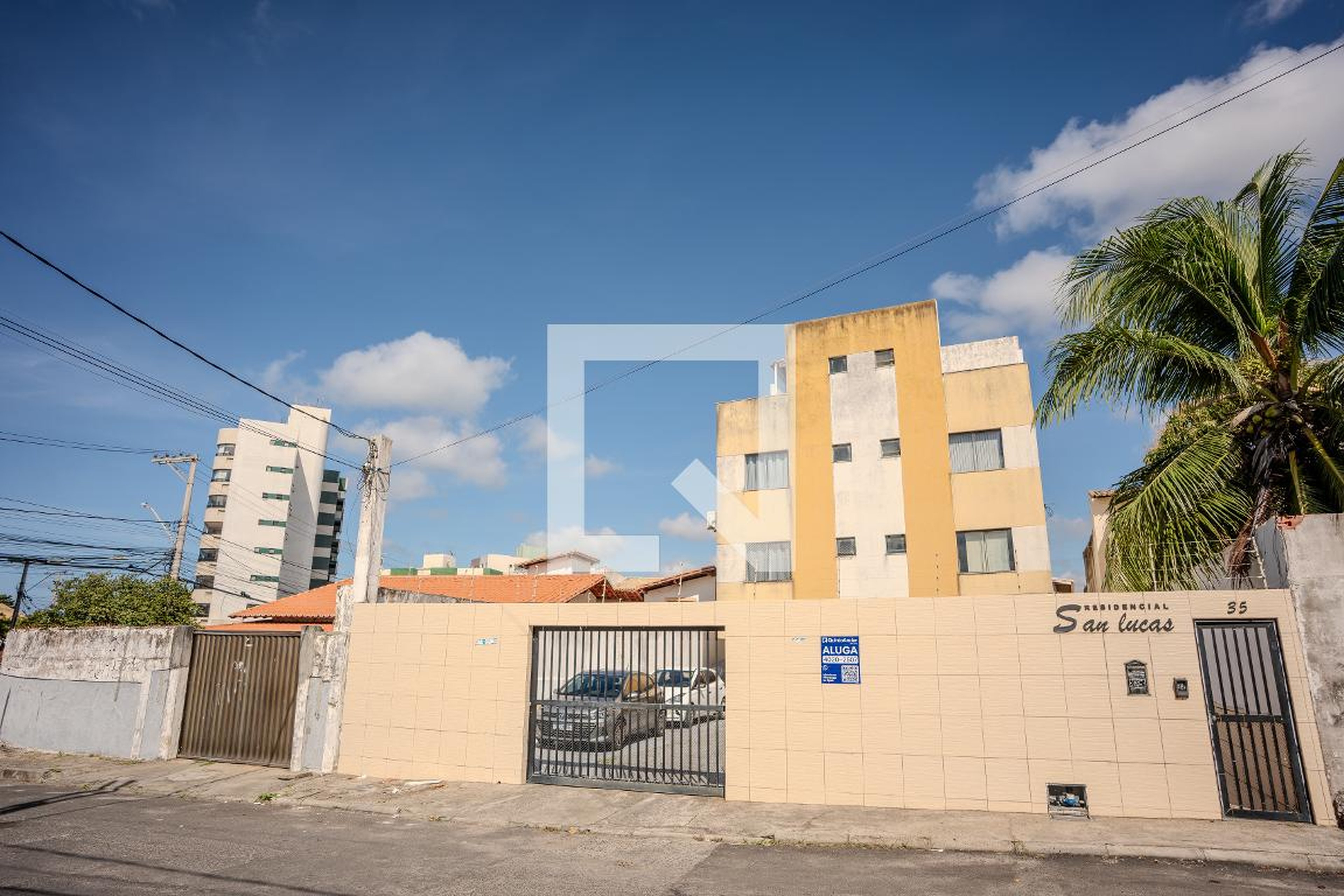 Fachada Condomínio em Rua Doutor Arnaldo Santa Ana, 35