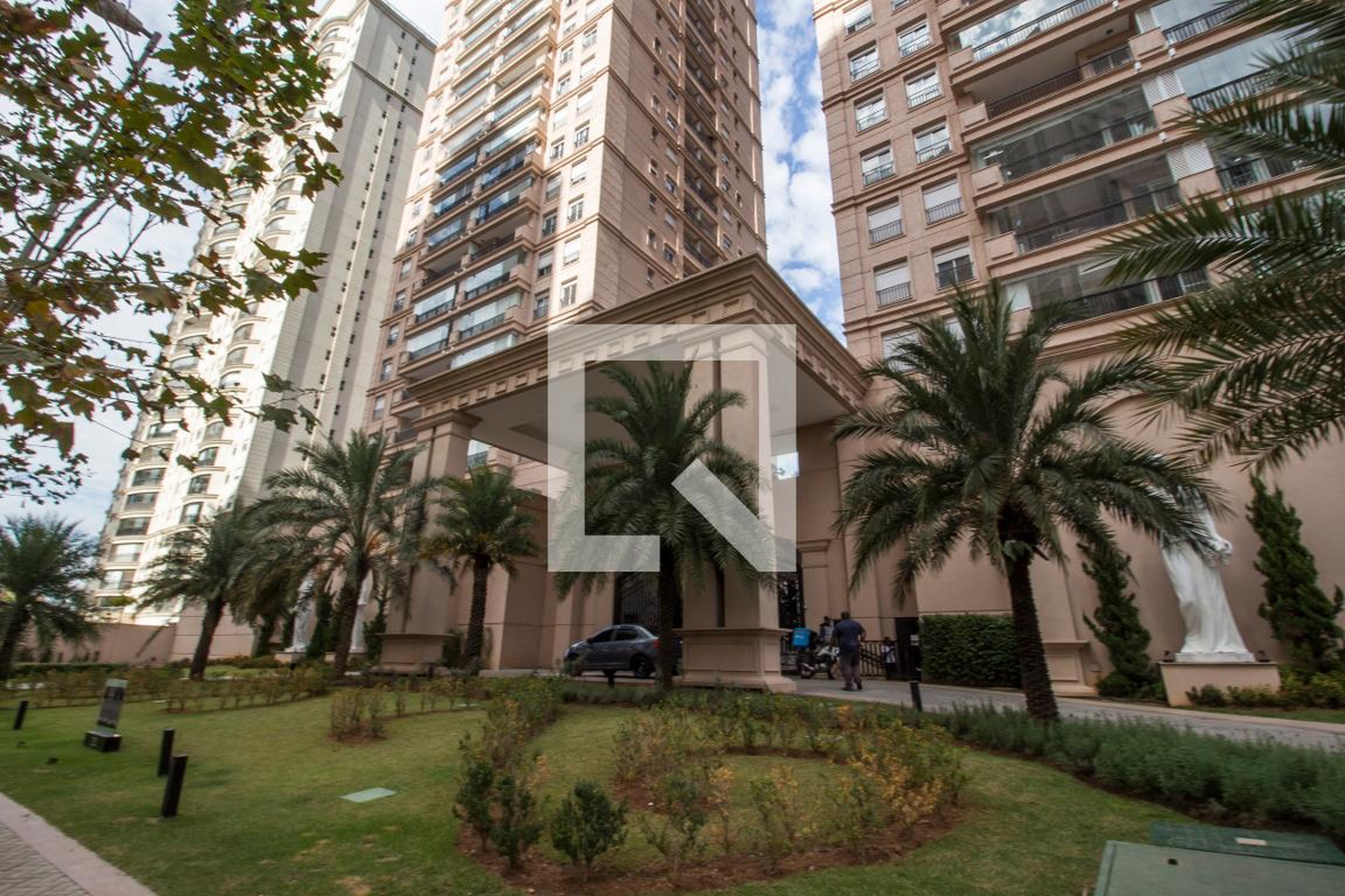 Fachada Condomínio em Rua Bonnard, 23