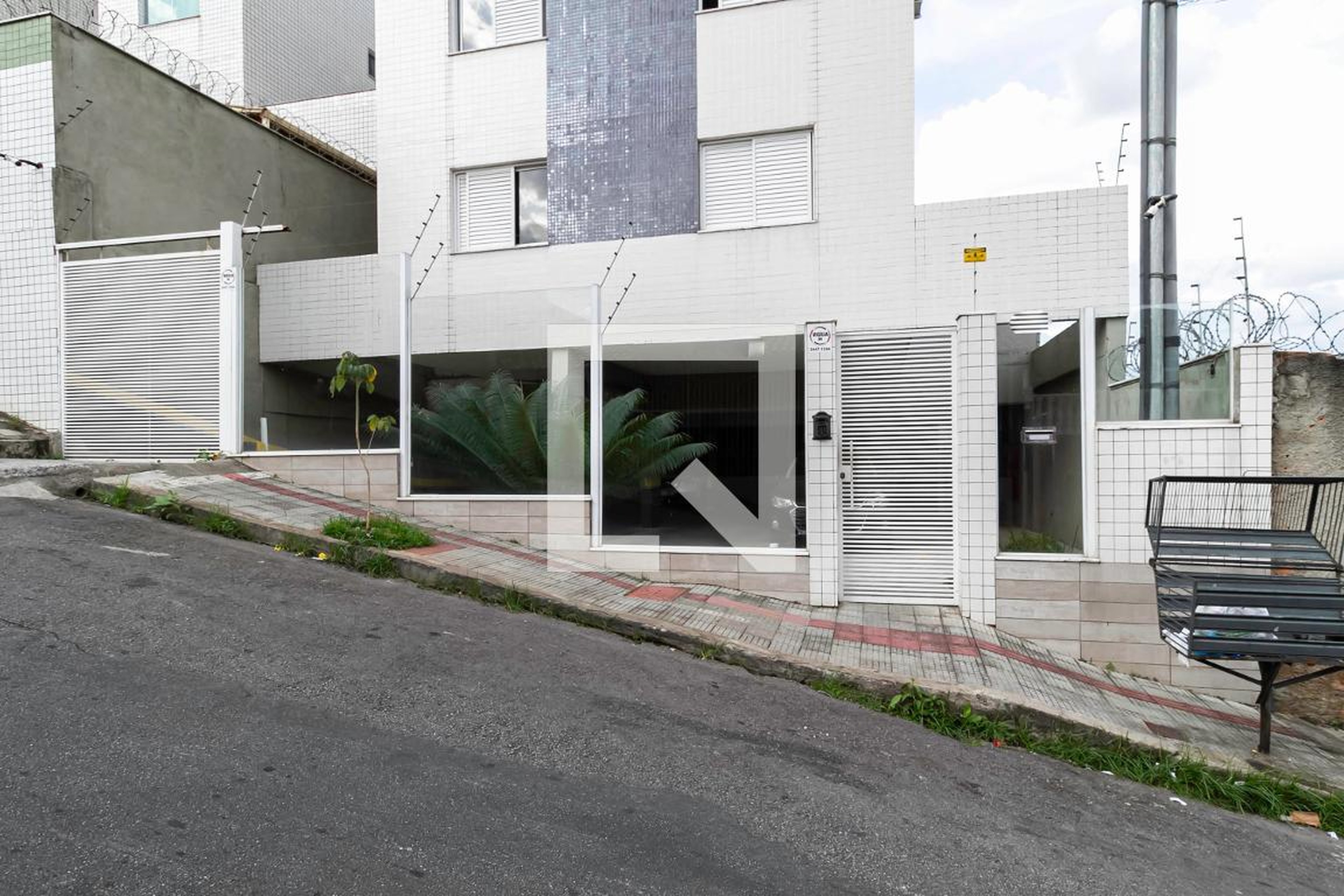 Fachada Condomínio em Rua Maria Augusta Bacelar, 418