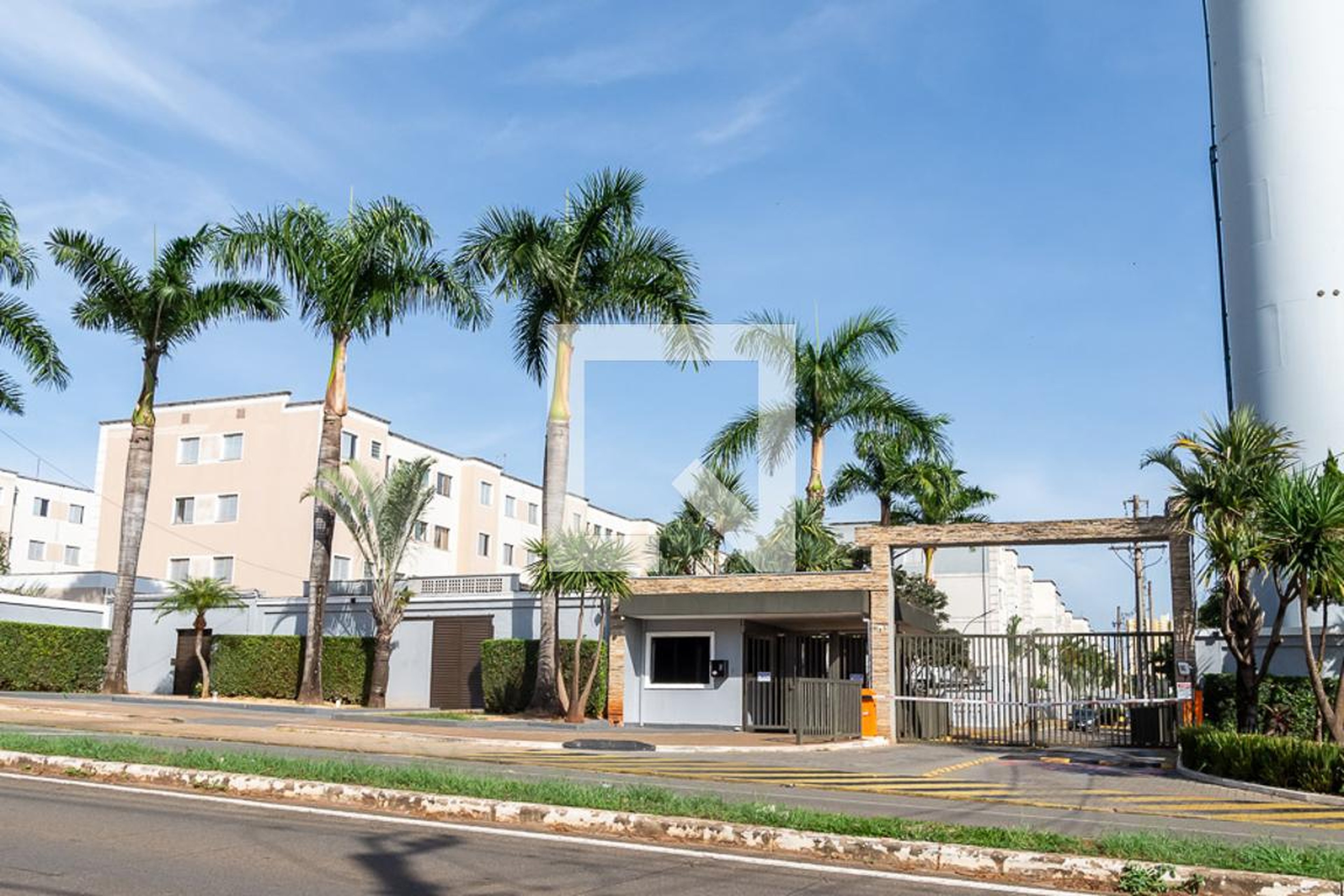 Fachada do condomínio Condomínio Spazio Beach