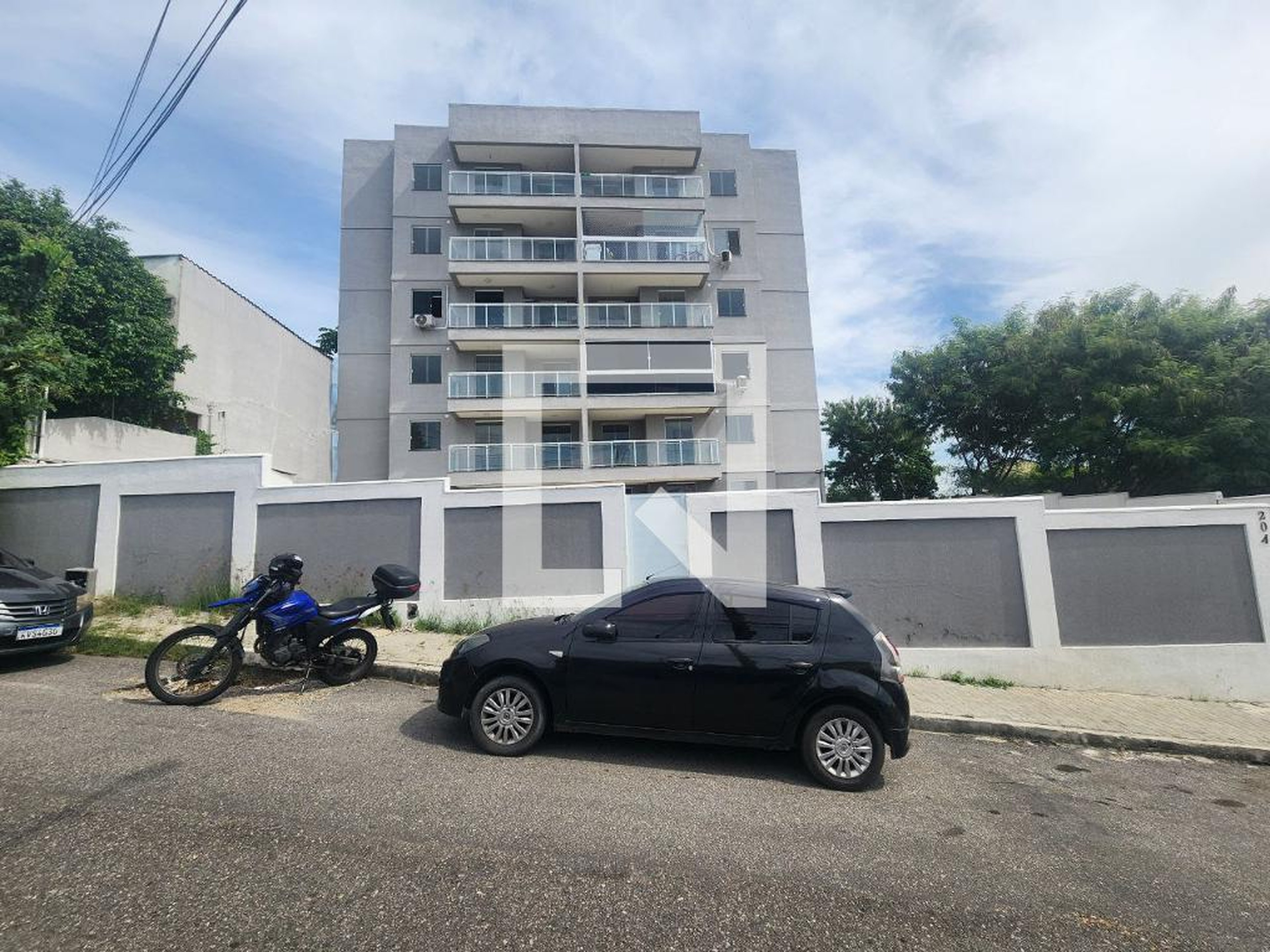 Fachada Condomínio em Travessa Rubéns Falcão, 240