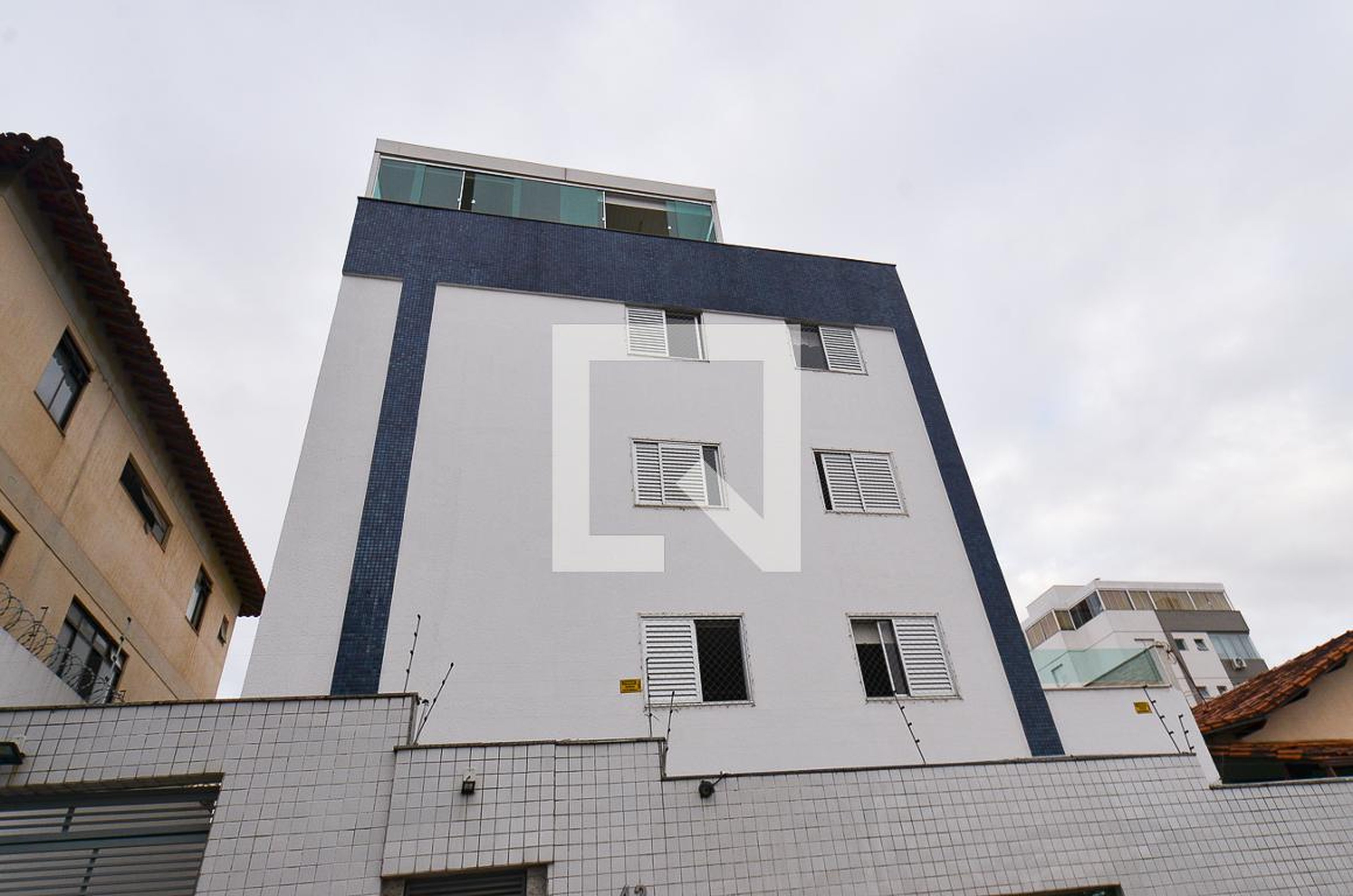 Fachada Condomínio em Rua Armindo Batista Pereira, 43