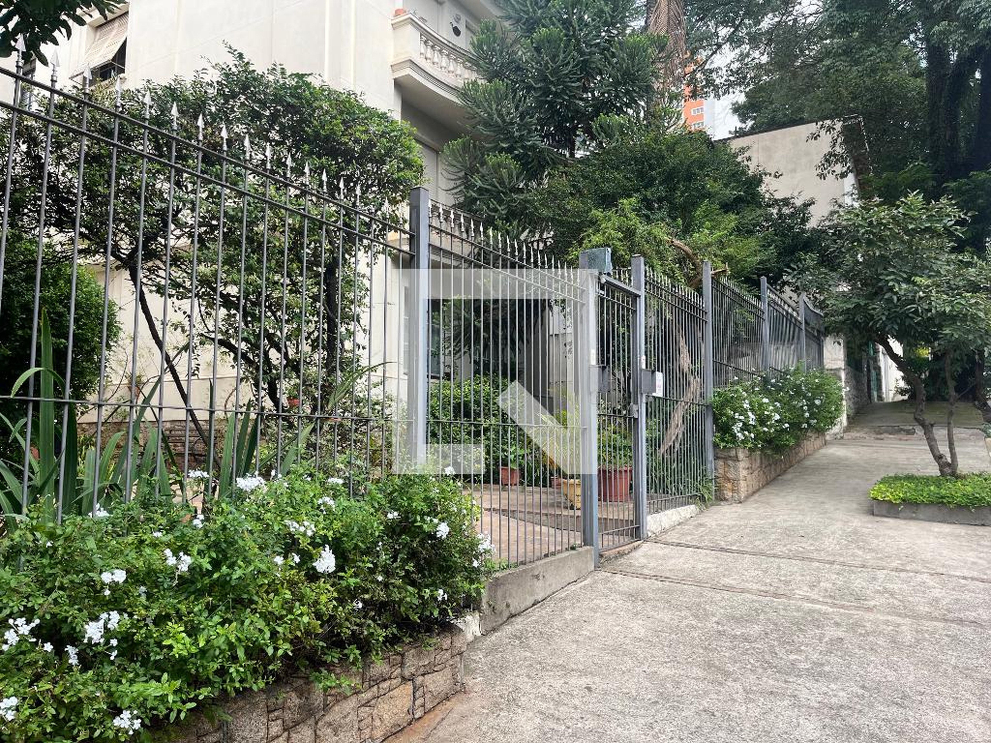 Fachada do Prédio Condomínio em Rua Itapicuru, 77