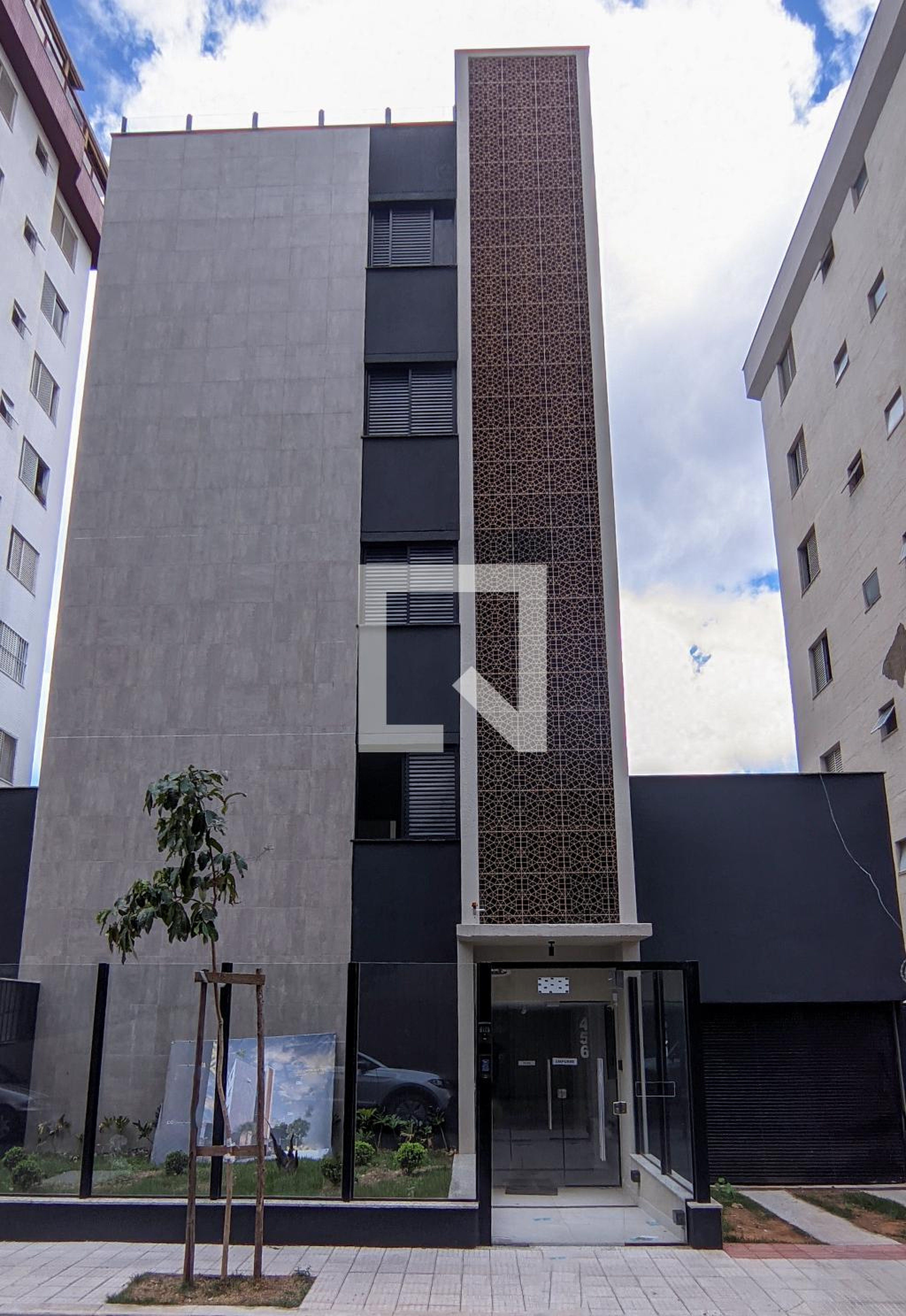 Fachada Condomínio em Rua Deputado Álvaro Sáles, 456