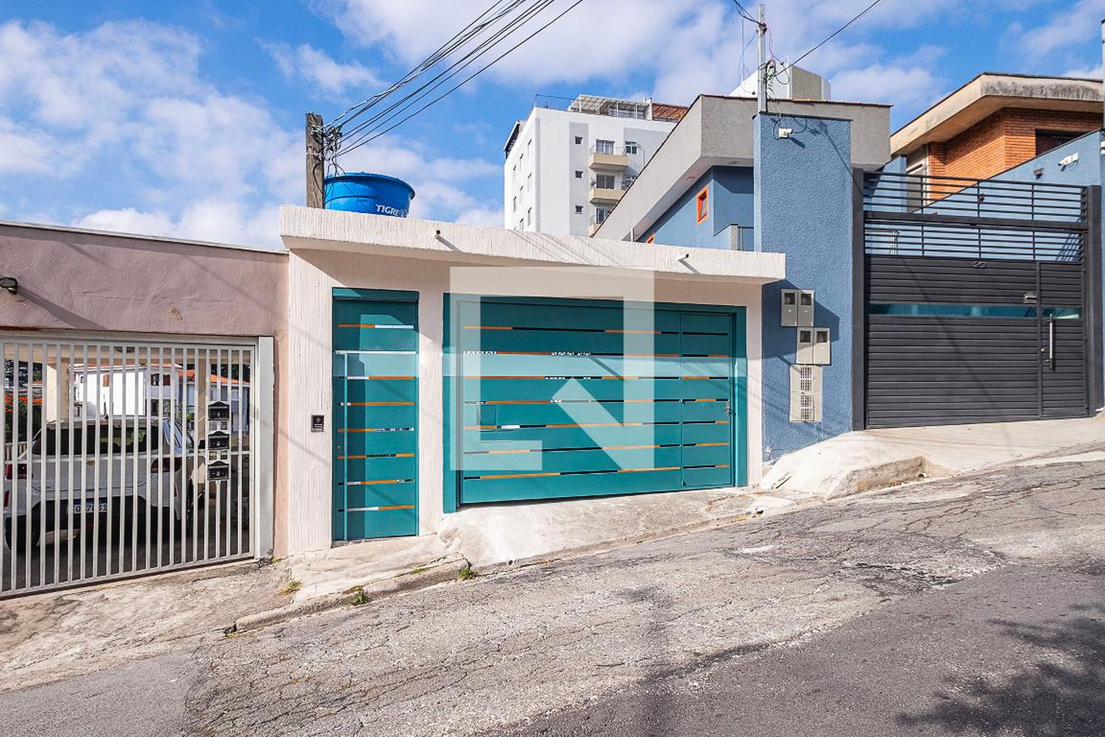 Fachada Condomínio em Rua Aecri, 227