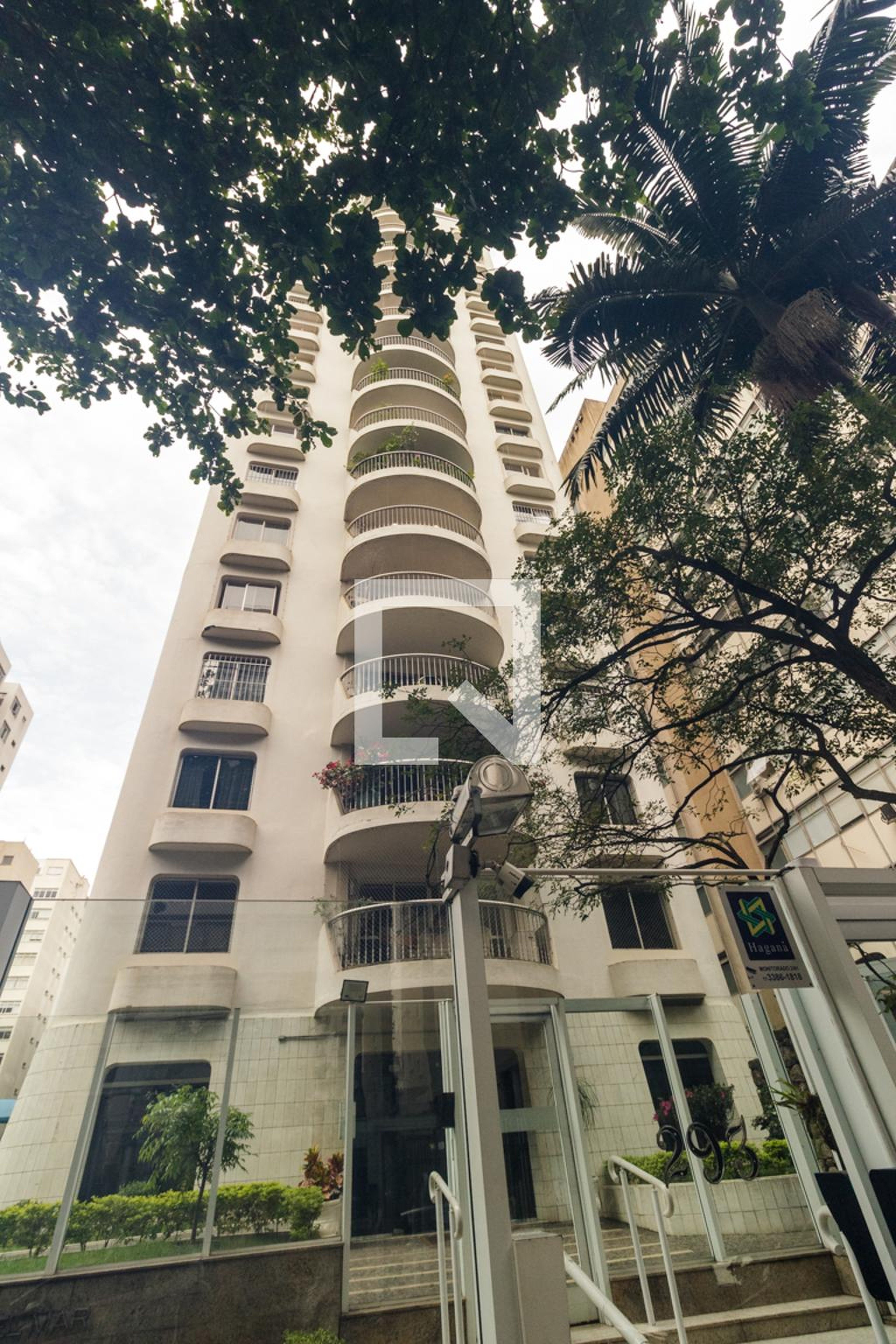 Fachada Condomínio em Rua Itacolomi, 287