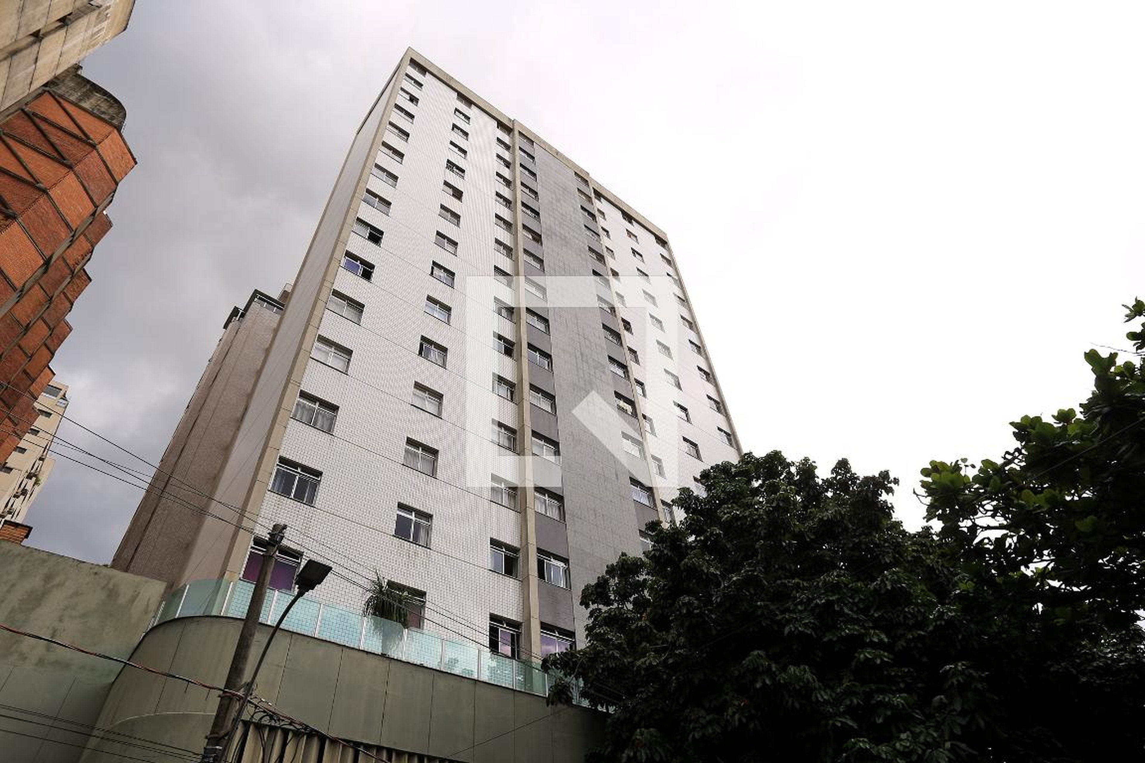 Fachada Condomínio em Rua Santa Rita Durão, 385