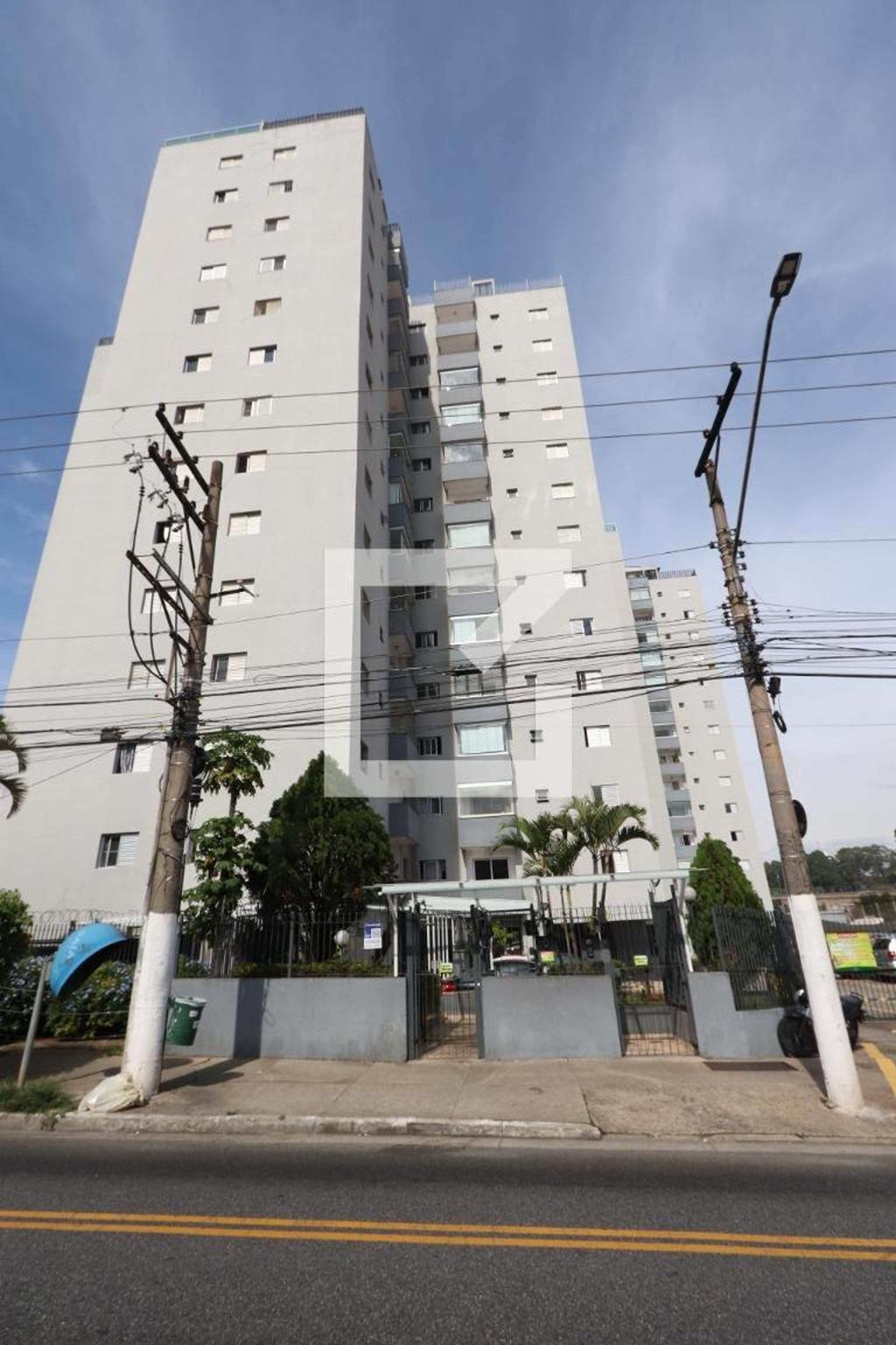 Fachada do condomínio Condomínio em Avenida Vila Ema, 2466