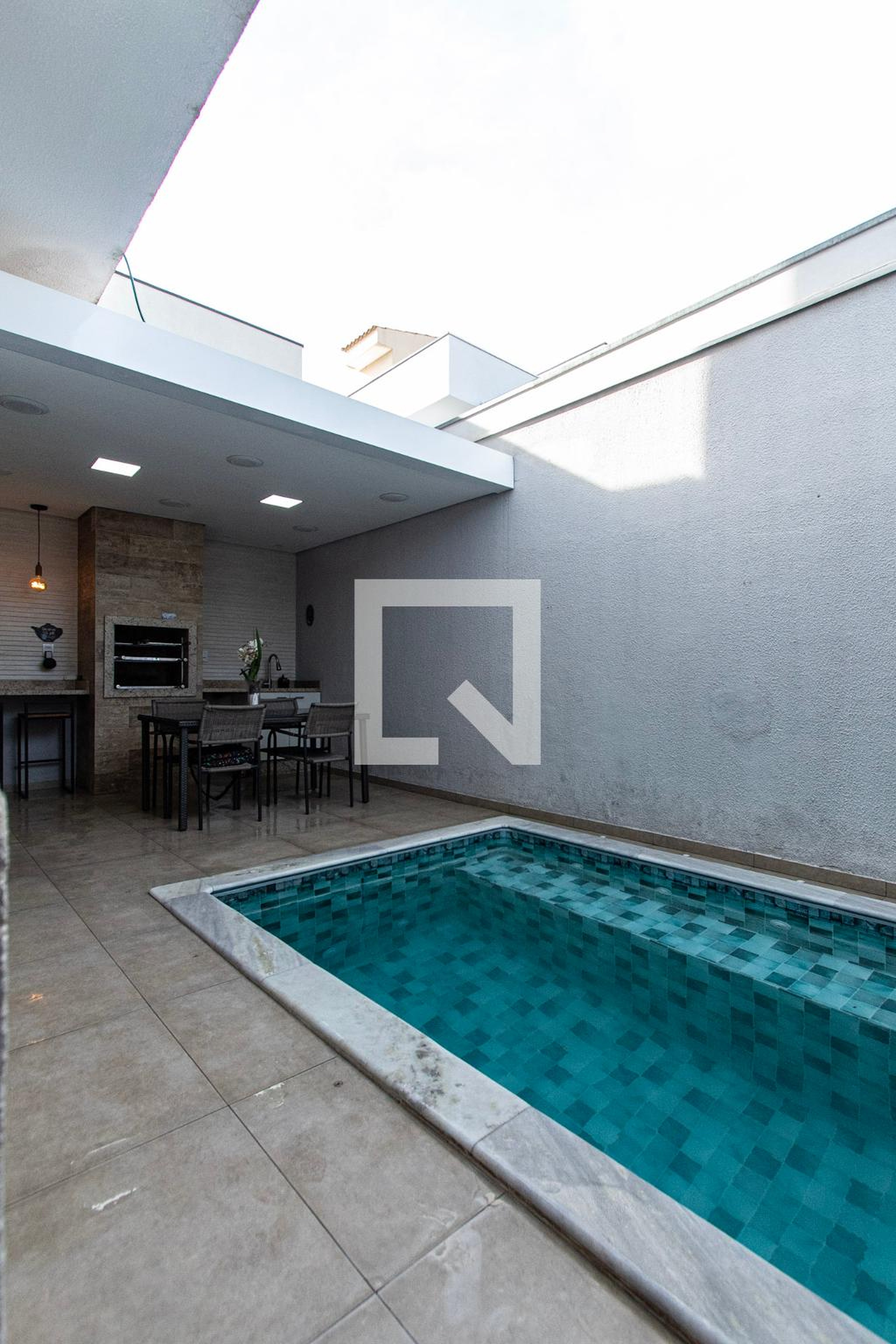 Piscina - Golden Park Residence II