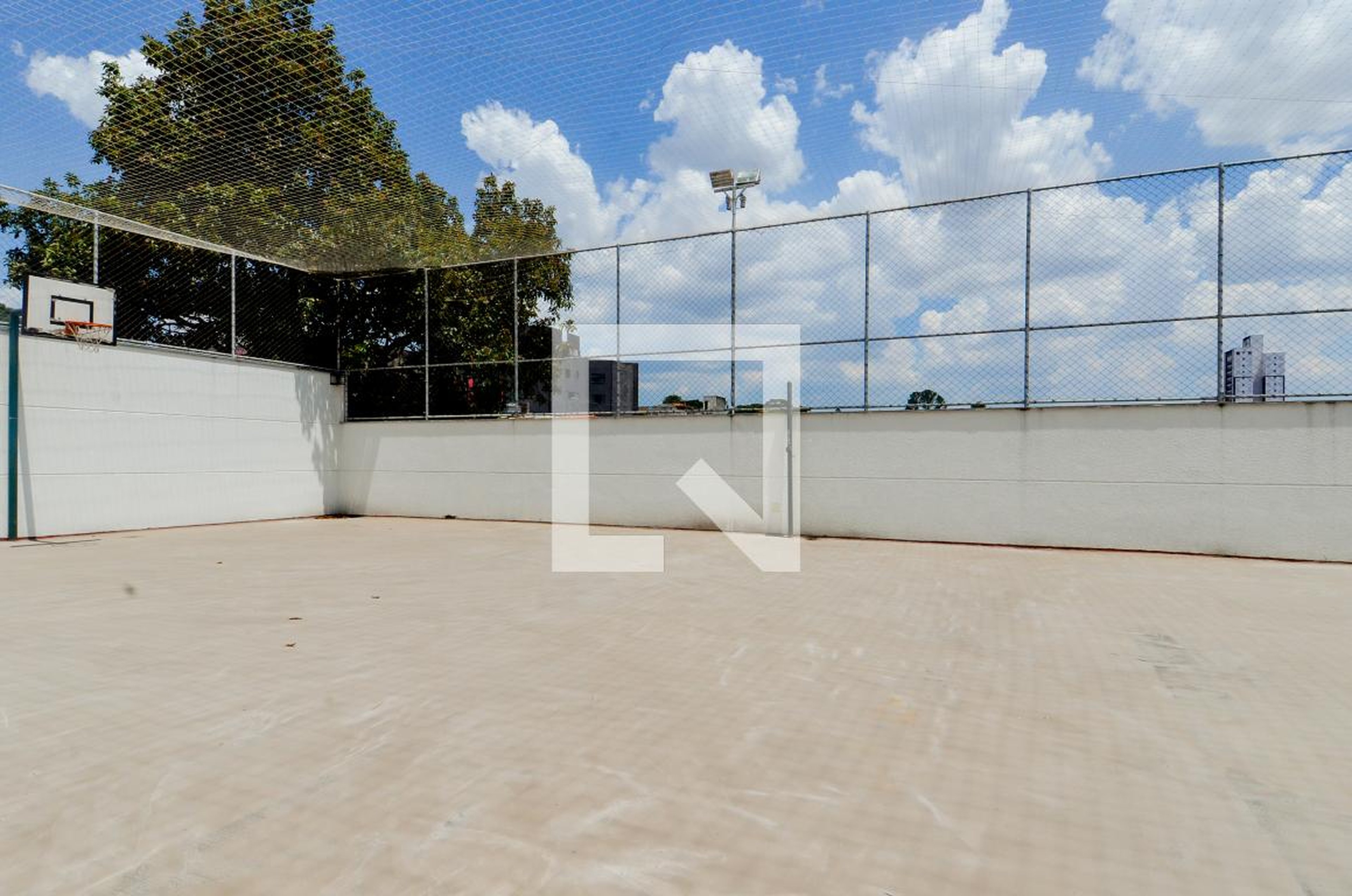 Quadra Esportiva - The Angle