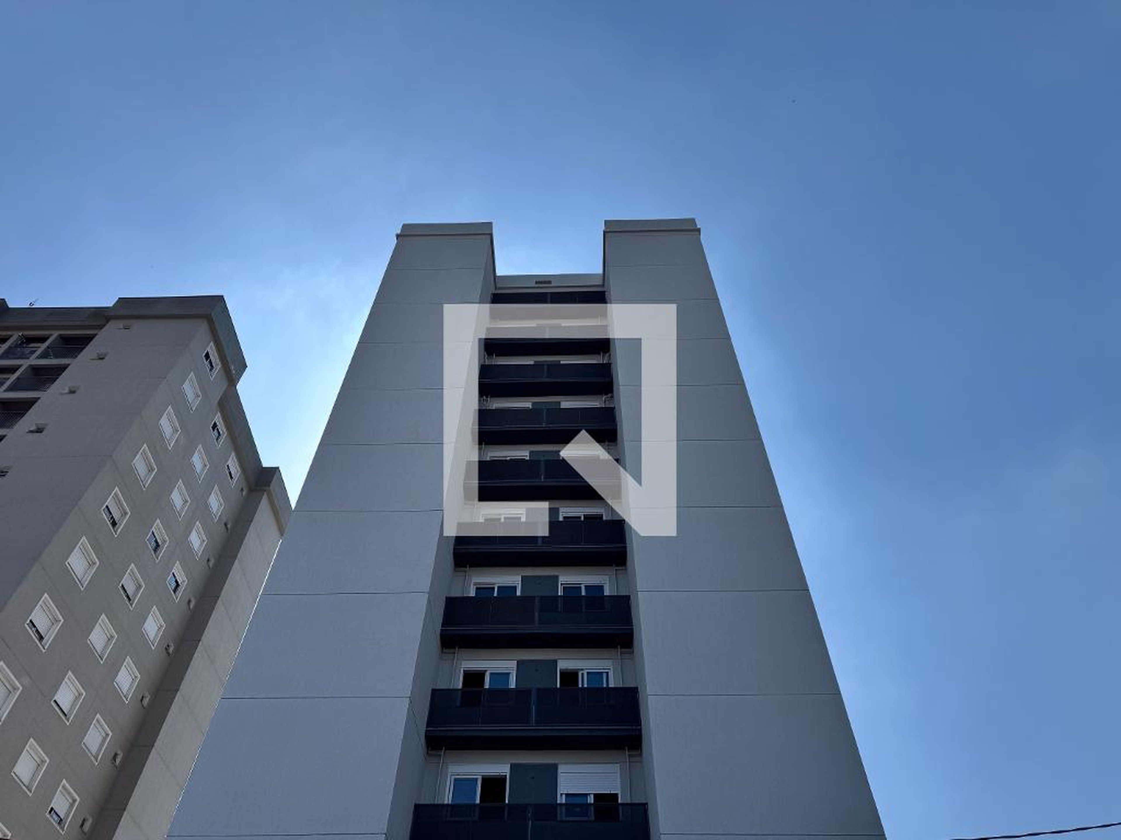 Fachada Condomínio em Rua Jorge Naamann, 99