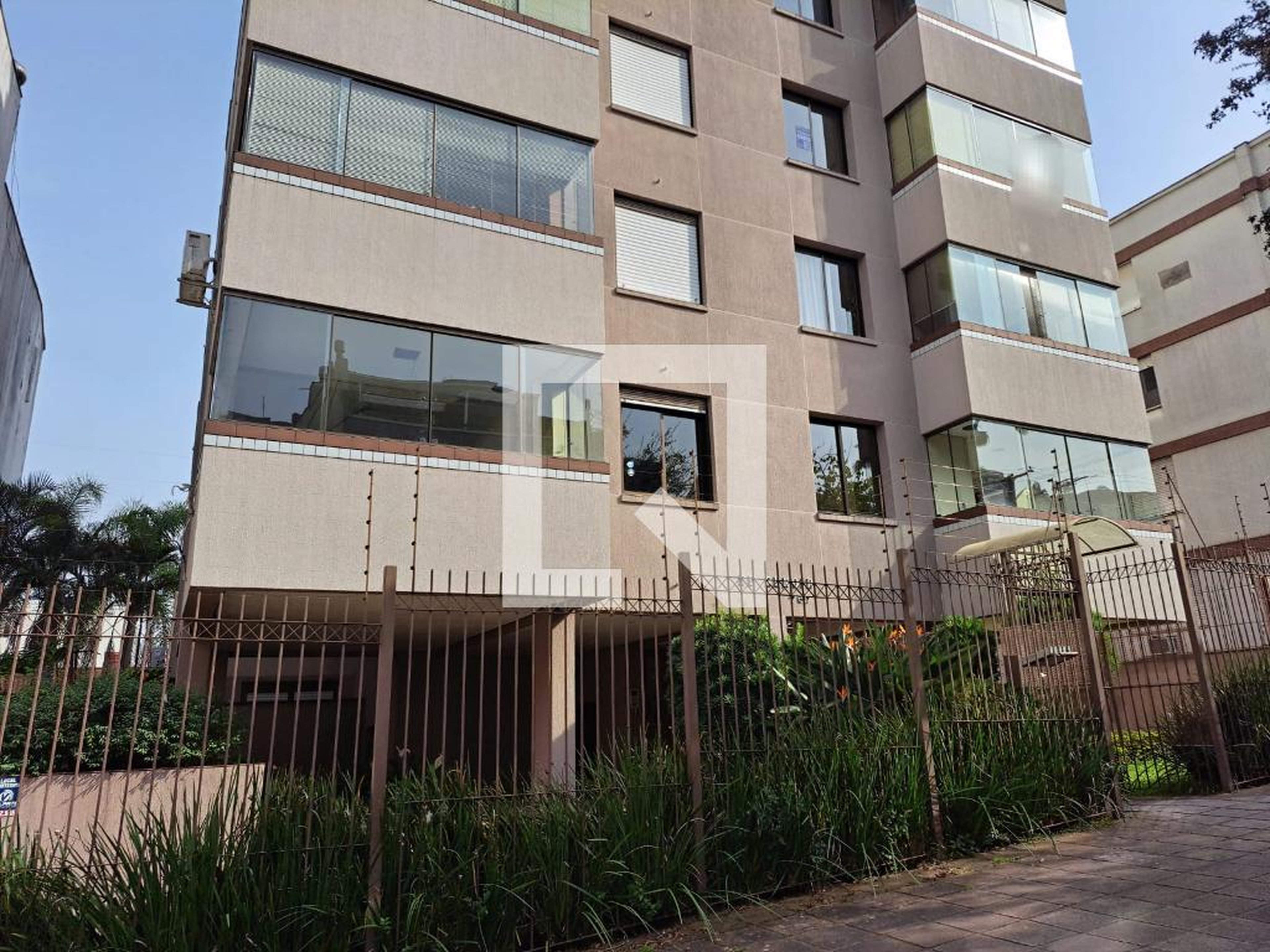 Fachada Condomínio em Rua Coronel Corte Real, 757