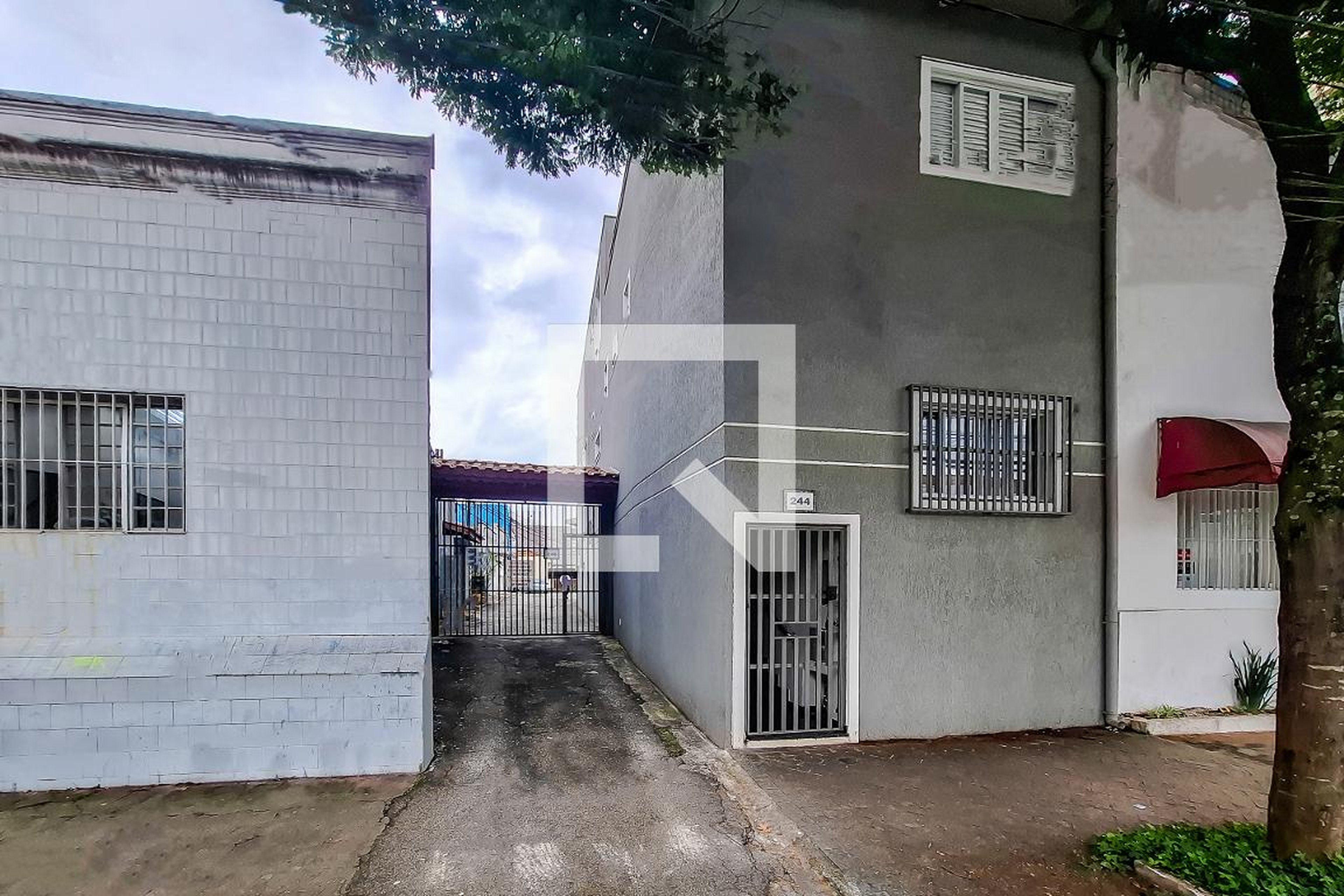 Fachada Condomínio em Rua França Pinto, 246