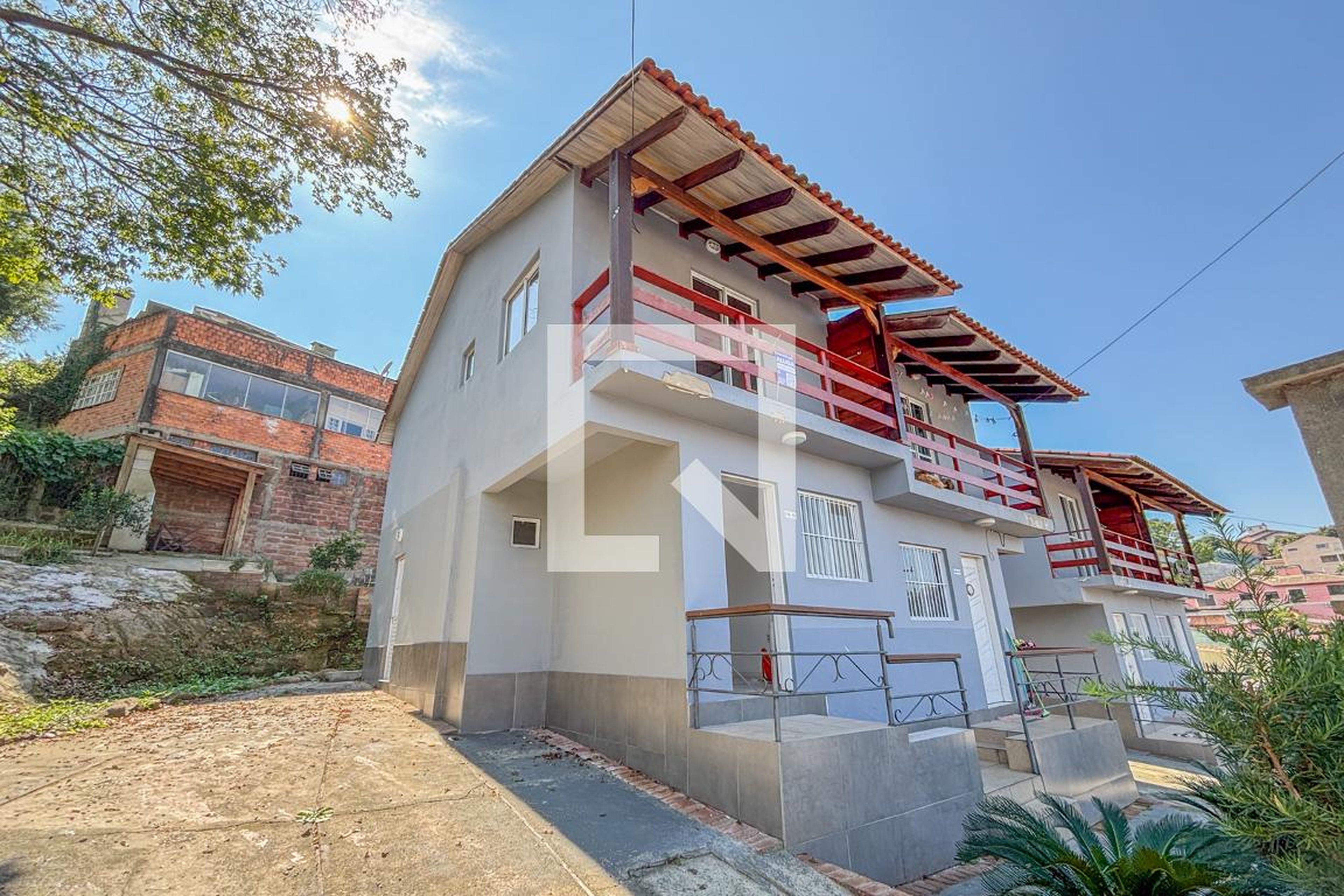 Fachada Condomínio em Rua Serafim de Morães Martins, 208