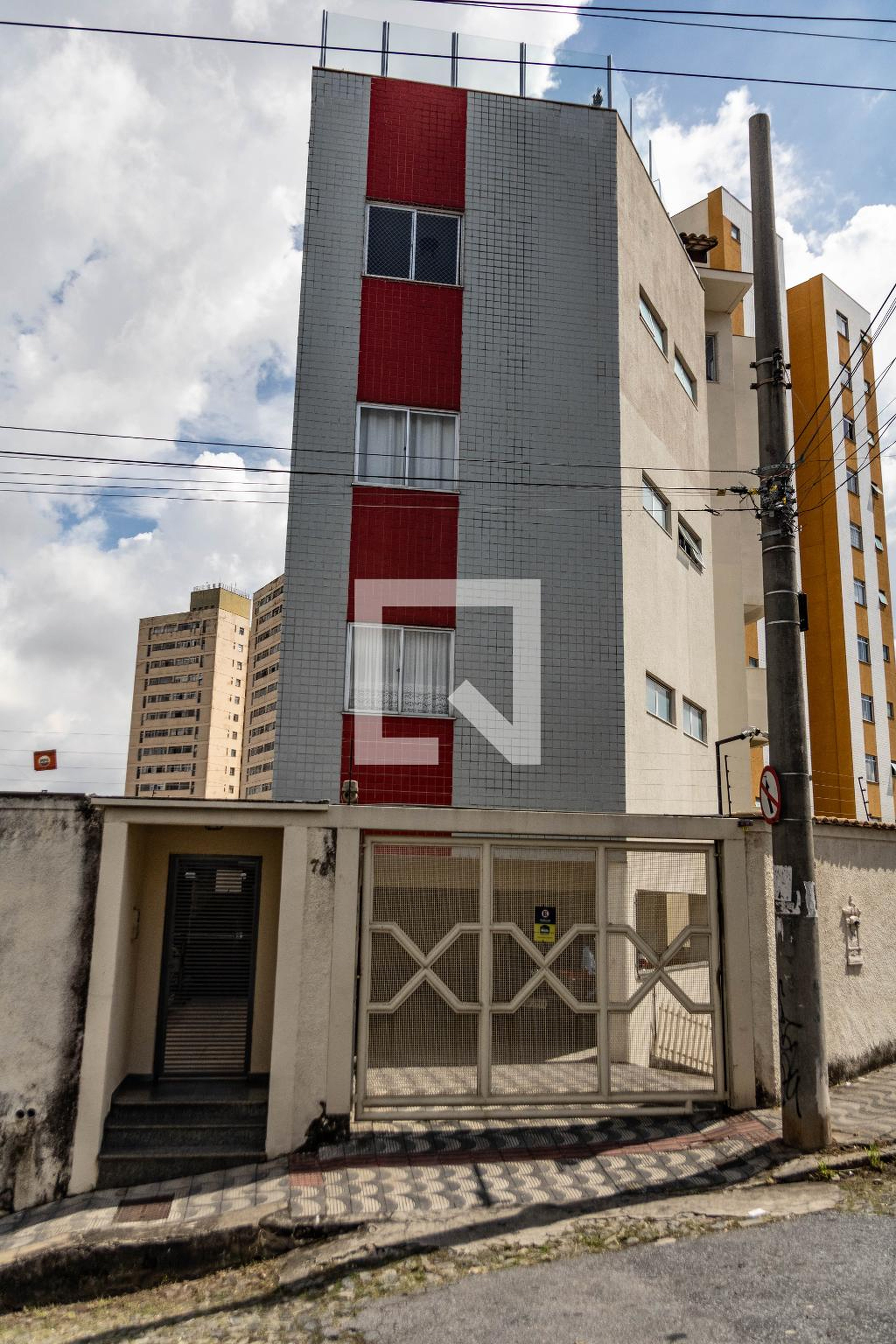 Fachada Condomínio em Rua Valença, 78