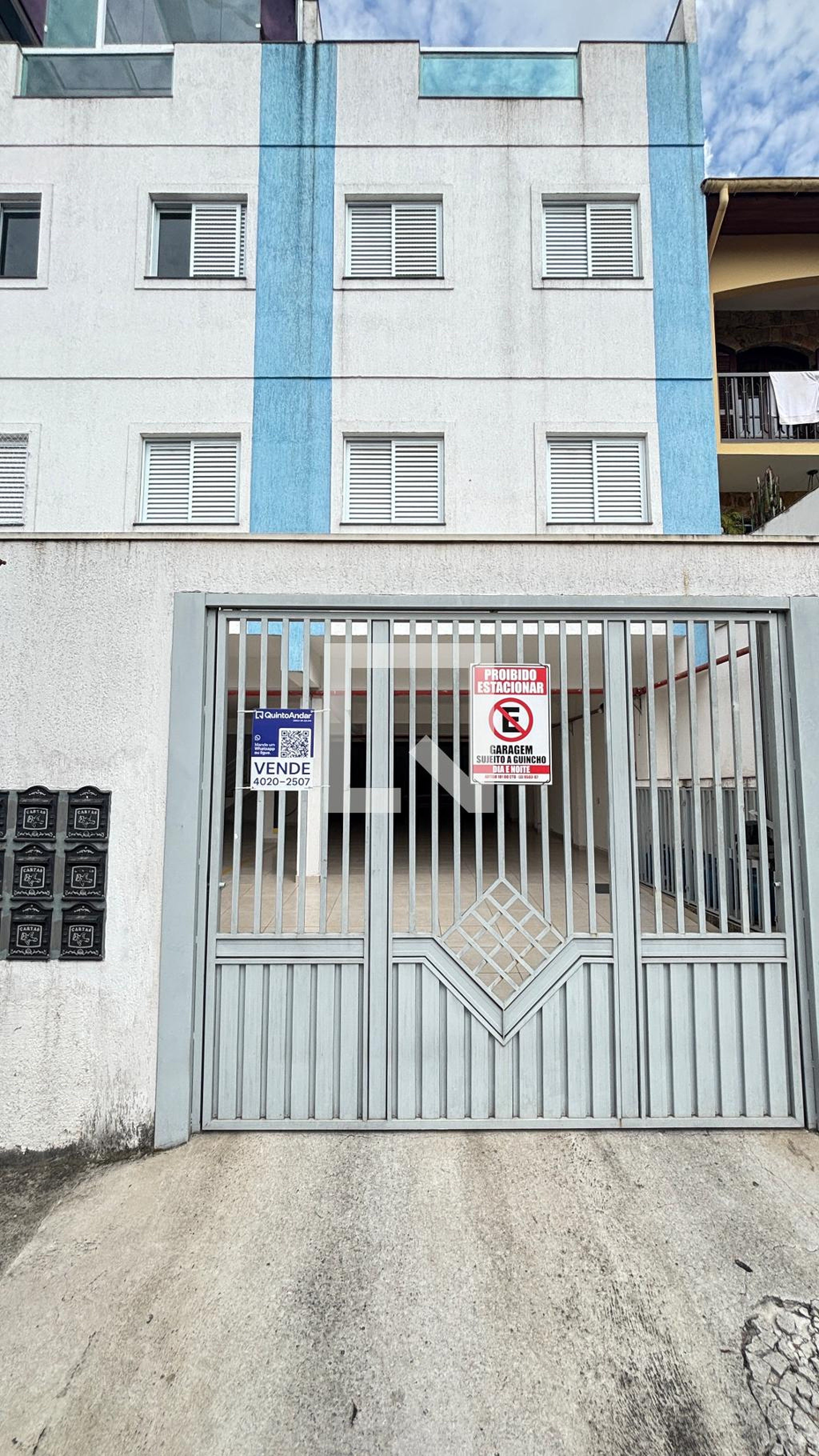 Fachada Condomínio em Rua Agamenom Magalhães, 156