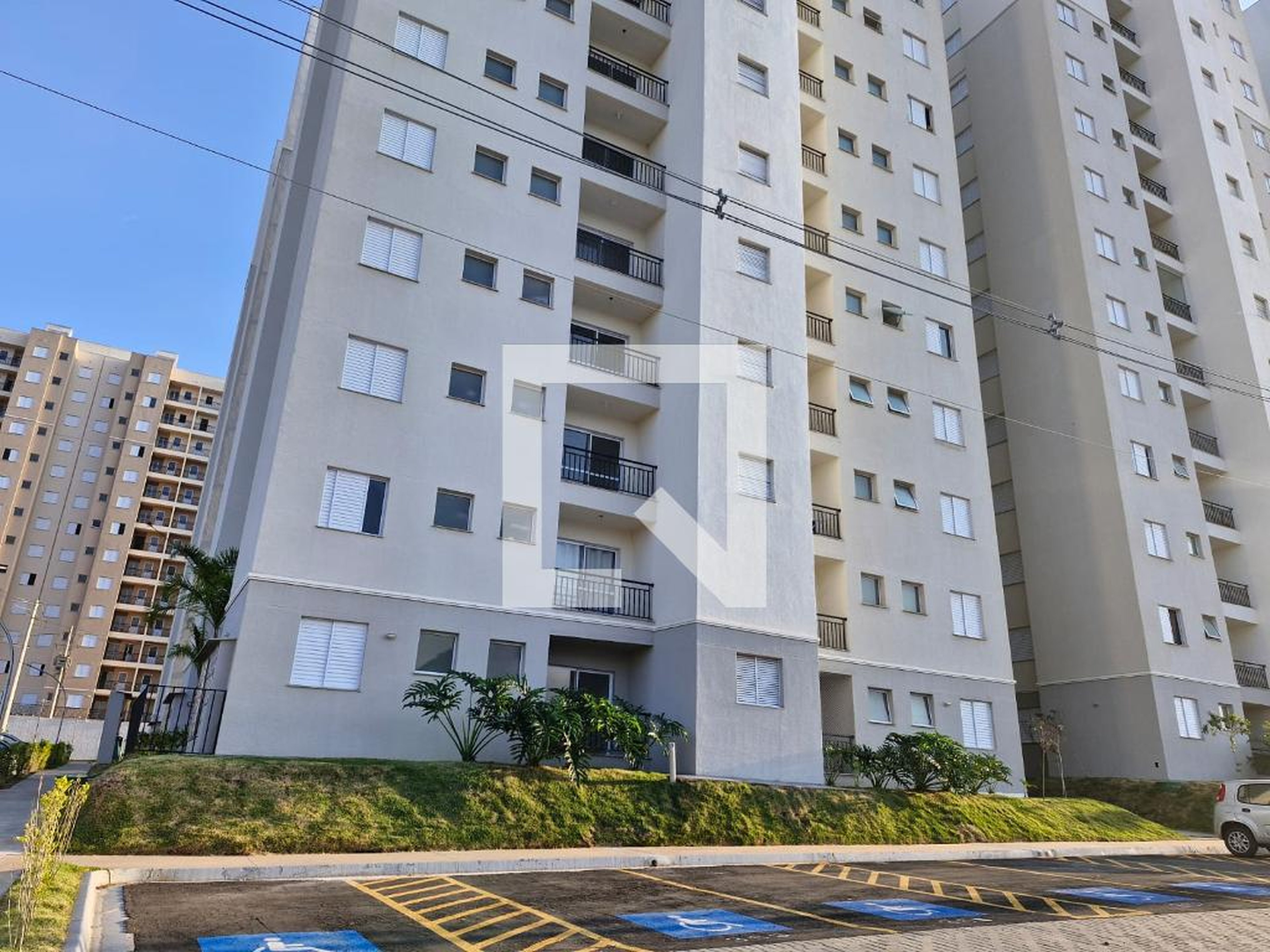 Fachada Condomínio Portal Montanhas de Salerno