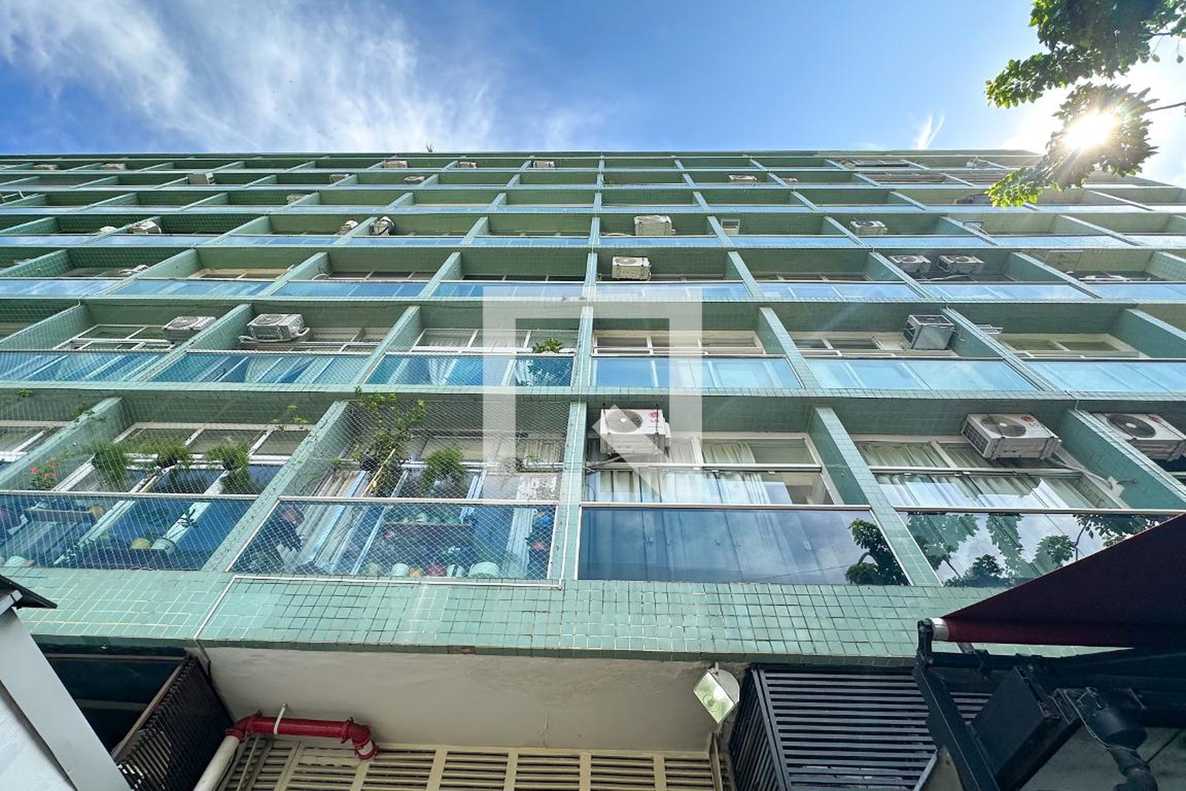 Fachada Condomínio em Rua Teixeira de Melo, 53