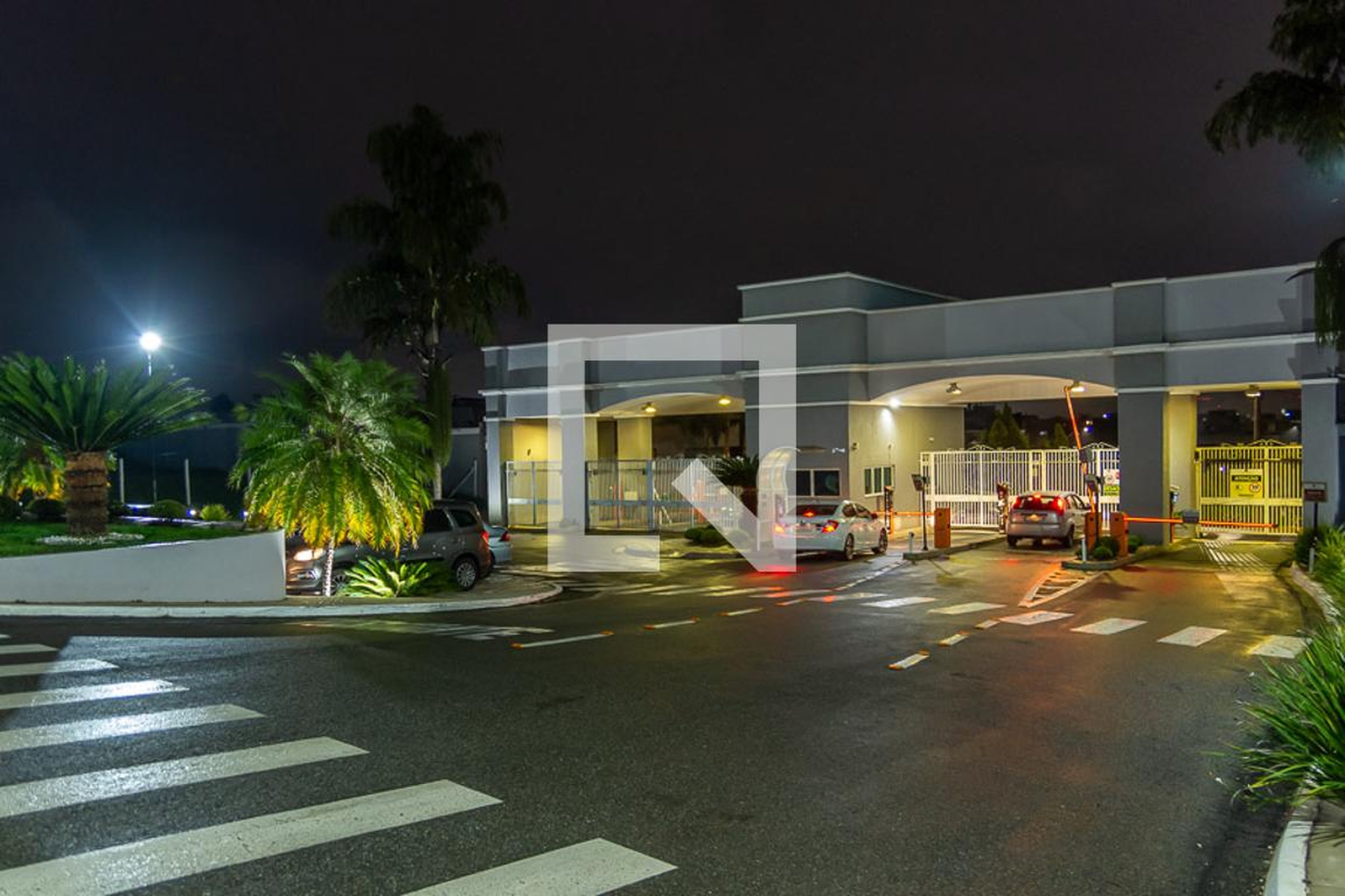 Fachada do Condomínio Condomínio em Rua Professora Maria do Carmo Augusti, 143