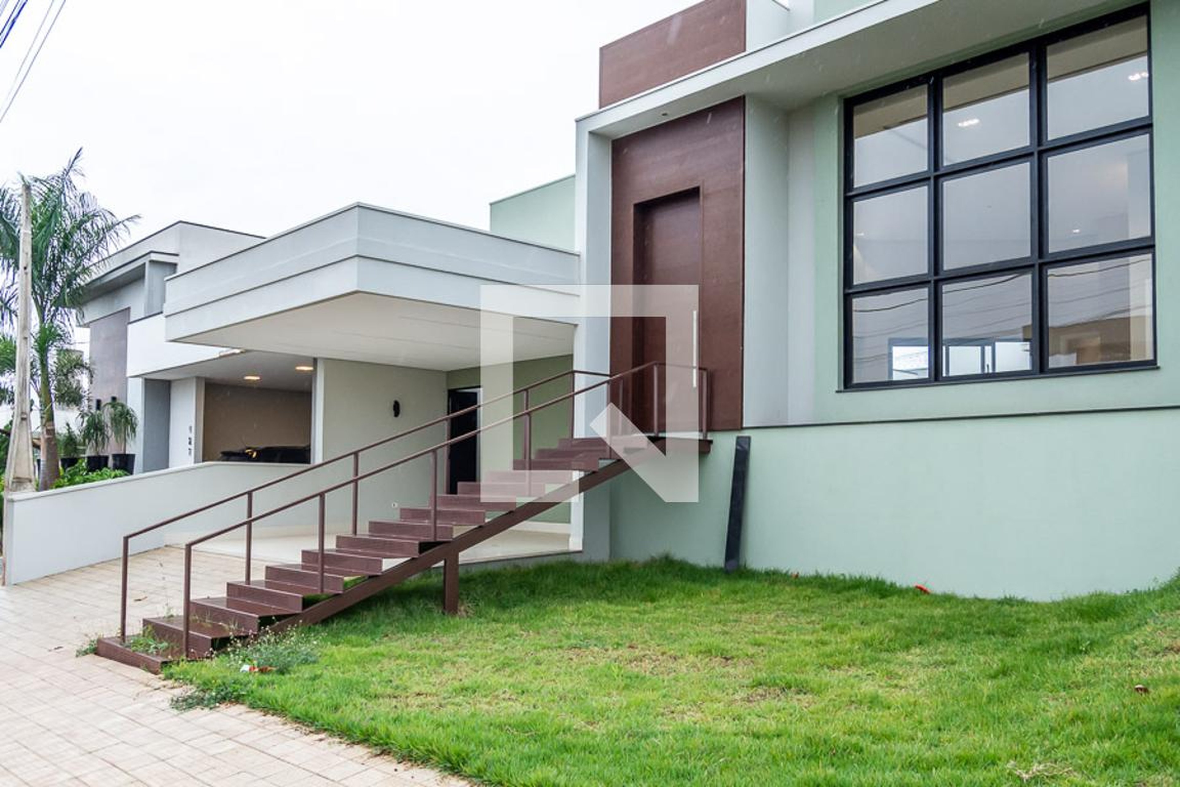 Fachada Condomínio em Rua Professora Maria do Carmo Augusti, 143