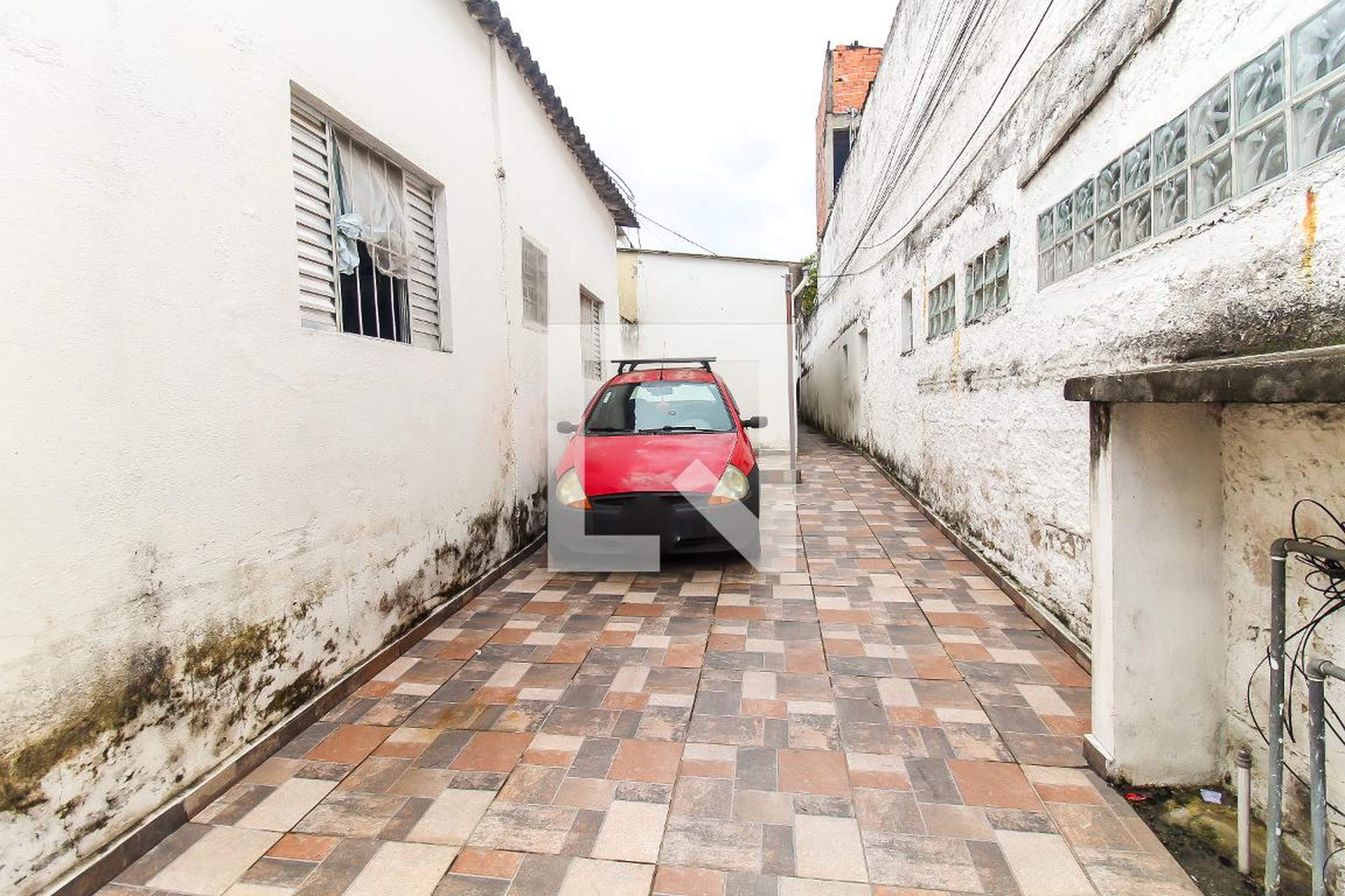 Entrada Condomínio em Rua Quirino da Silva, 3