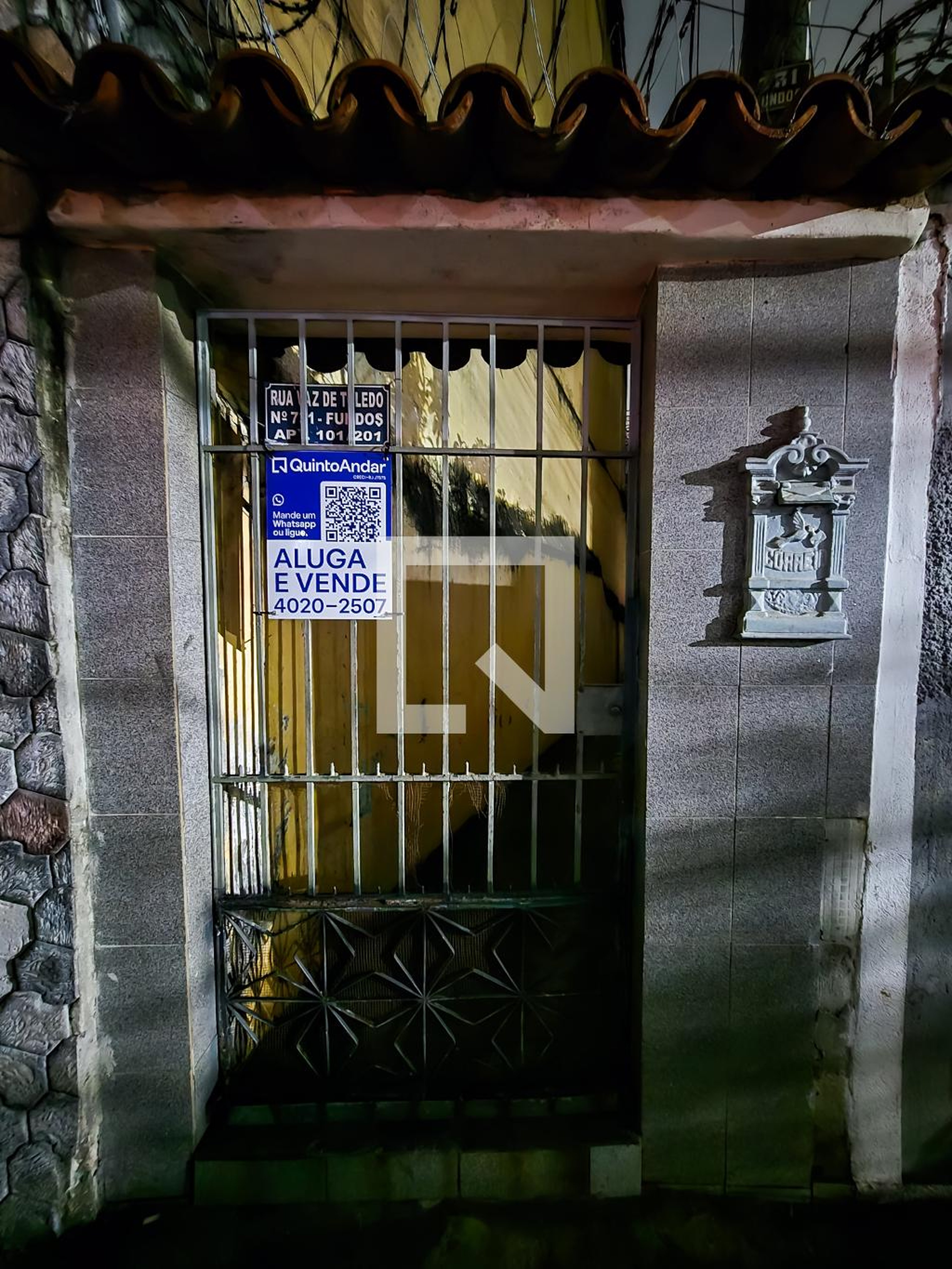 Fachada Condomínio em Rua Vaz de Tolêdo, 731