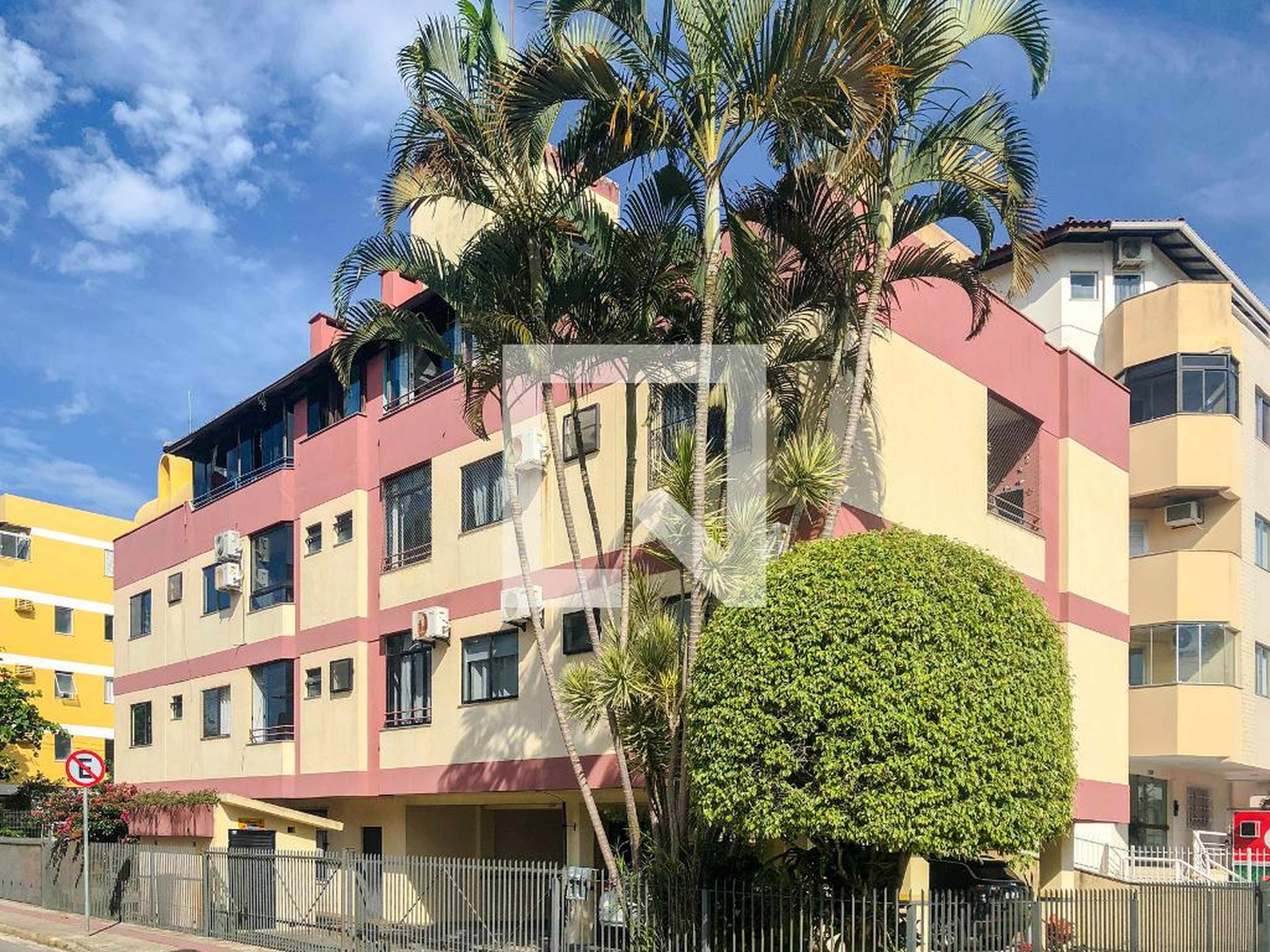 Fachada Condomínio em Rua Antônio Heil, 427