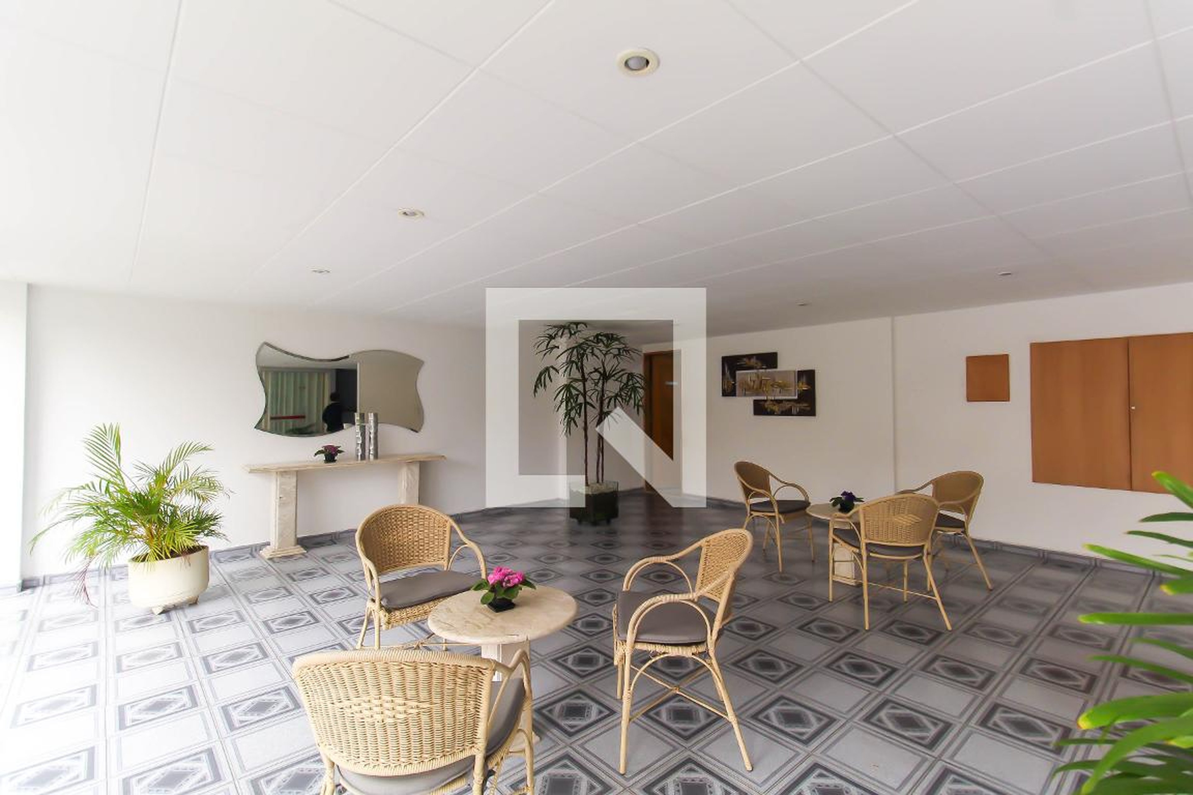 Hall - Mariana Antibas