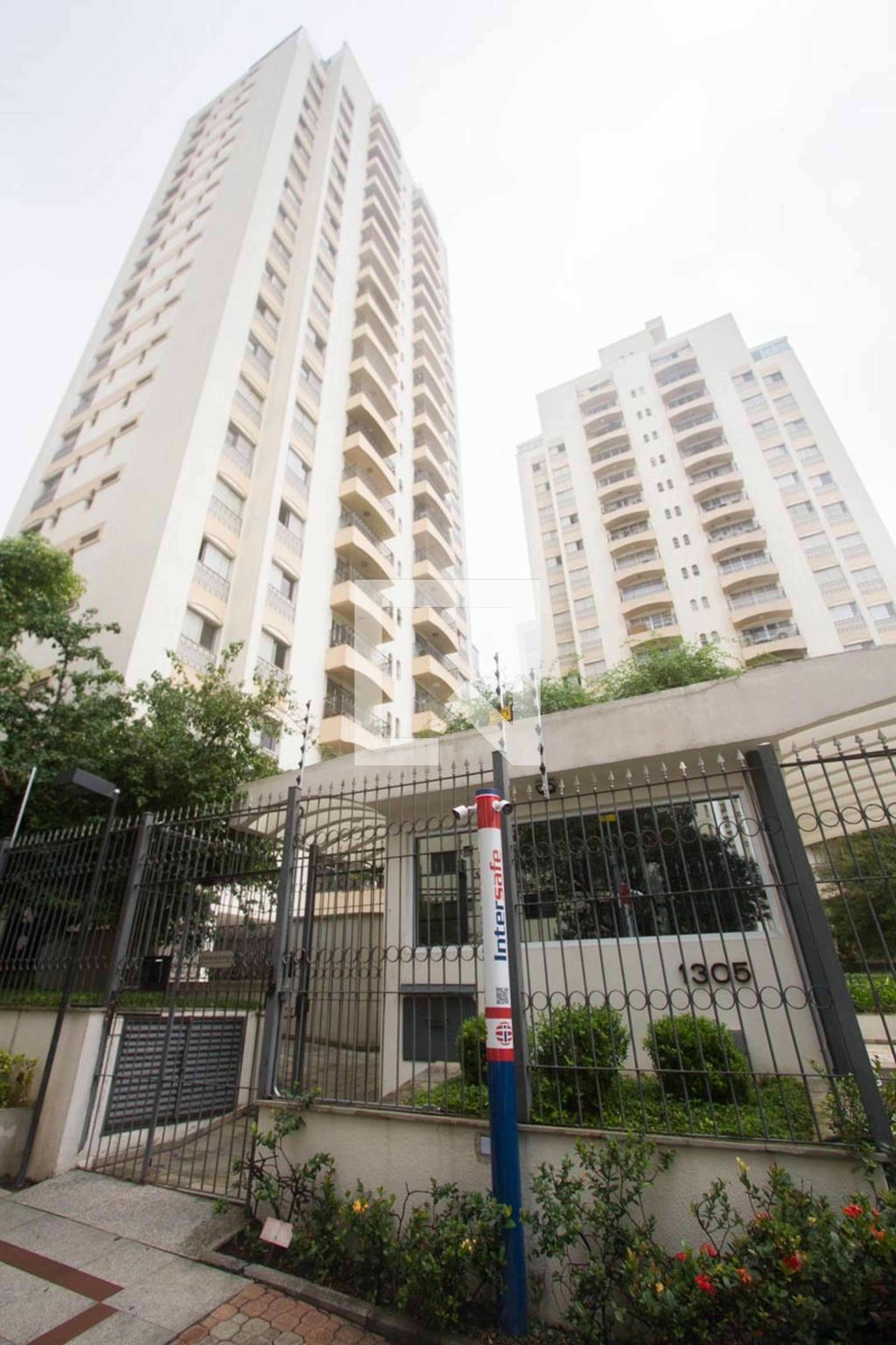 Fachada Condomínio Quartier Latin