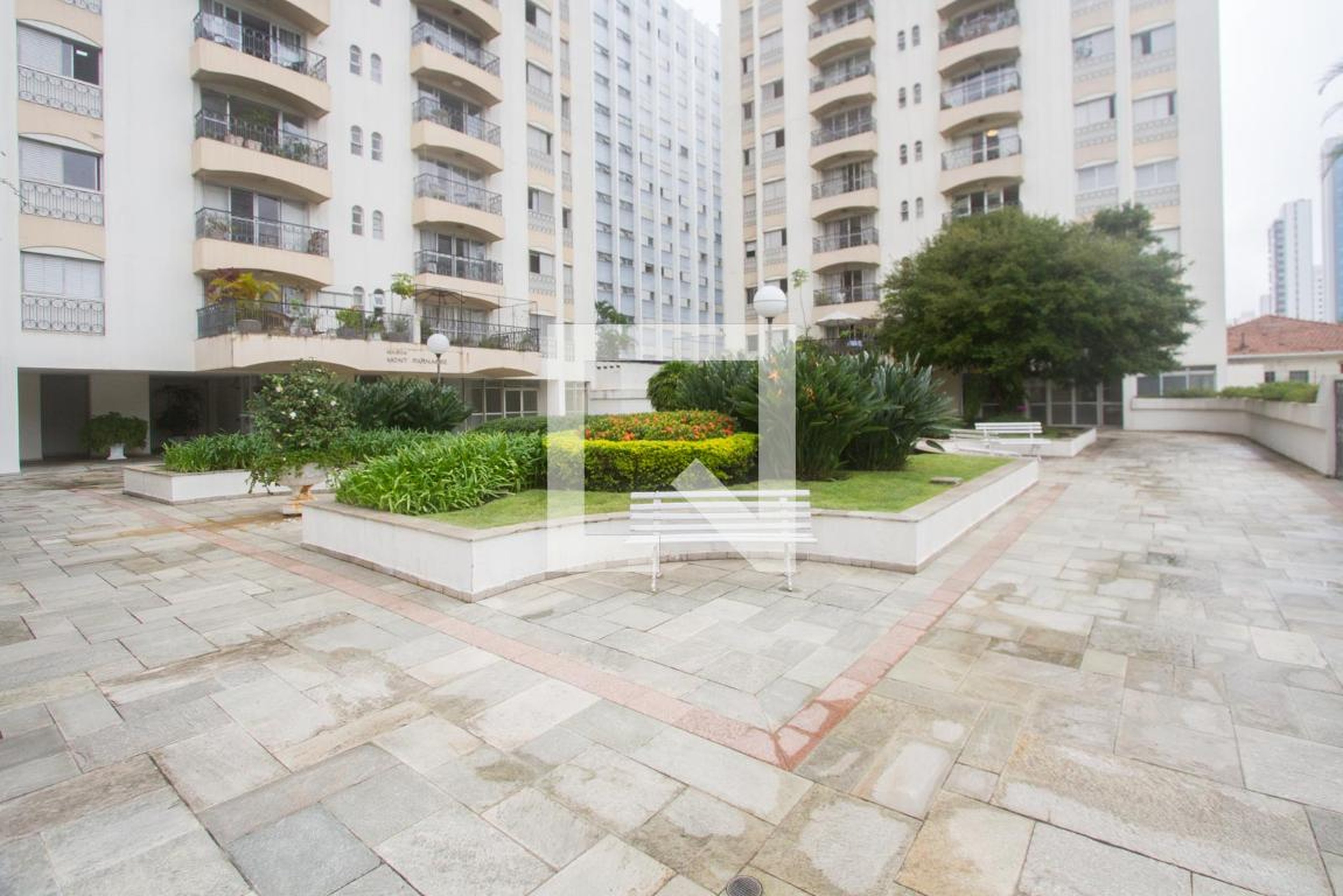 Área Externa - Quartier Latin