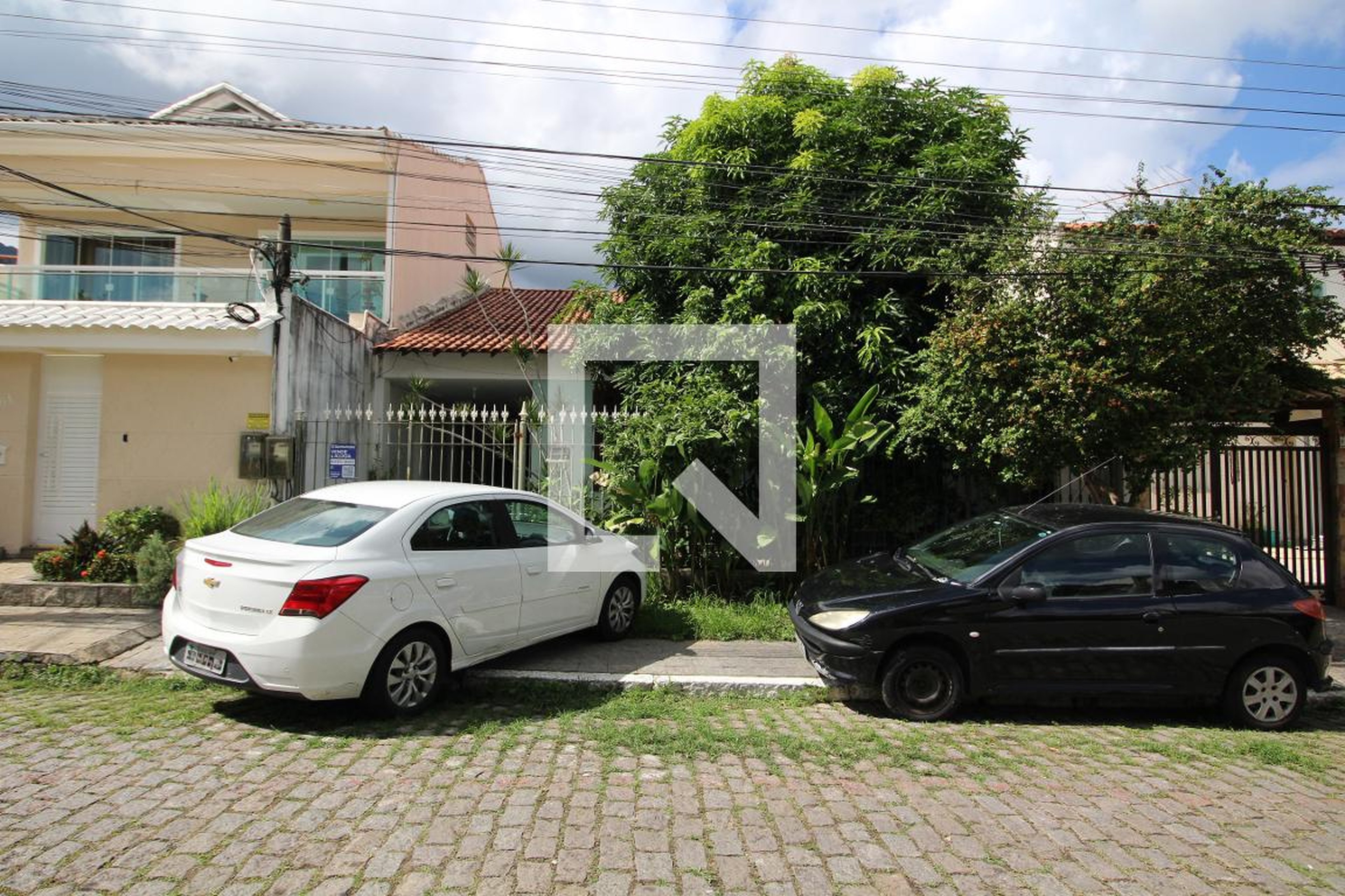 Fachada Condomínio em Rua Raul Rudge, 111