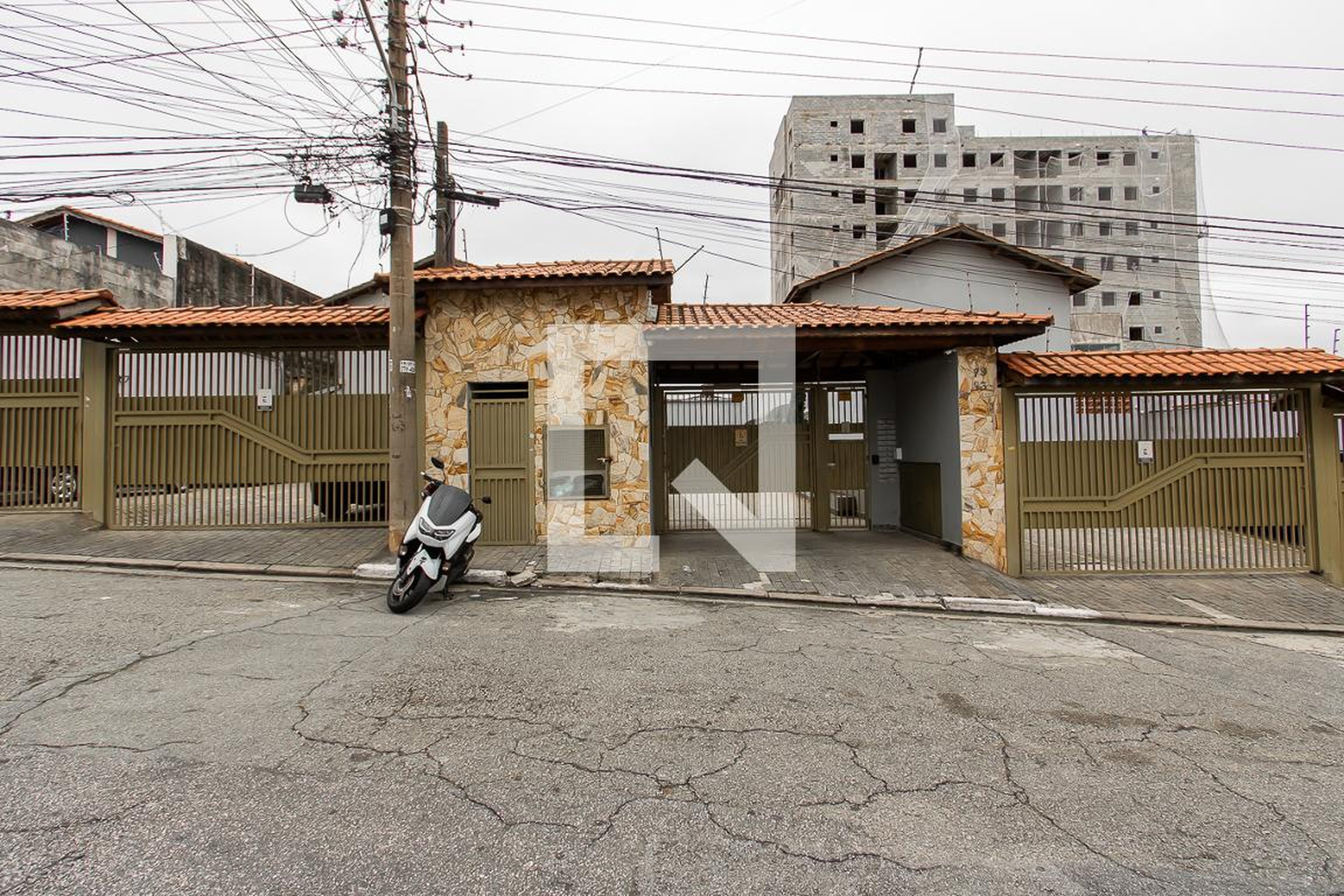 Fachada Condomínio em Rua Boqueirão do Leão, 83