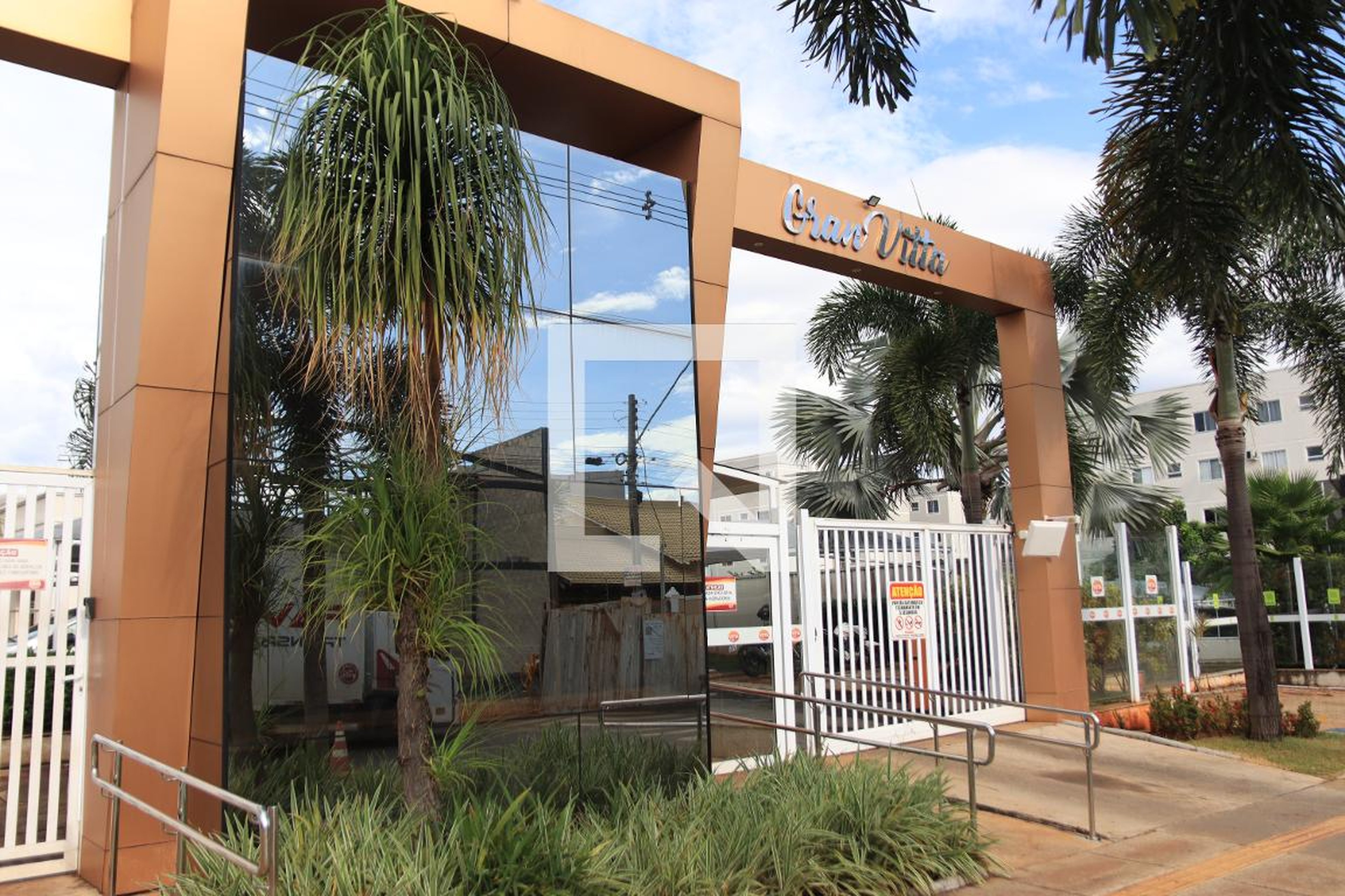 Fachada Condomínio em Rua RIT 10, 3