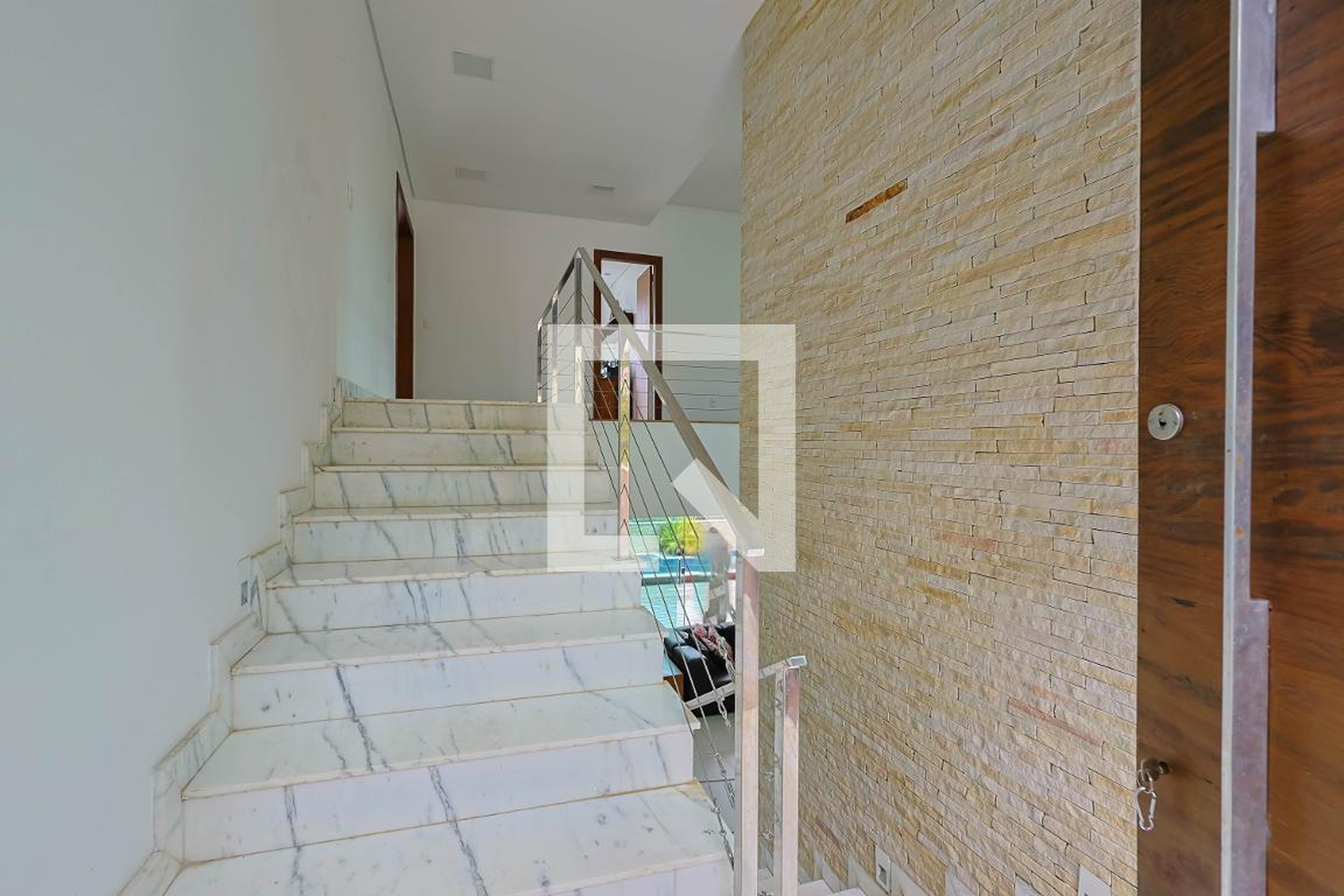 Entrada Condomínio em Rua Peroba do Campo, 190