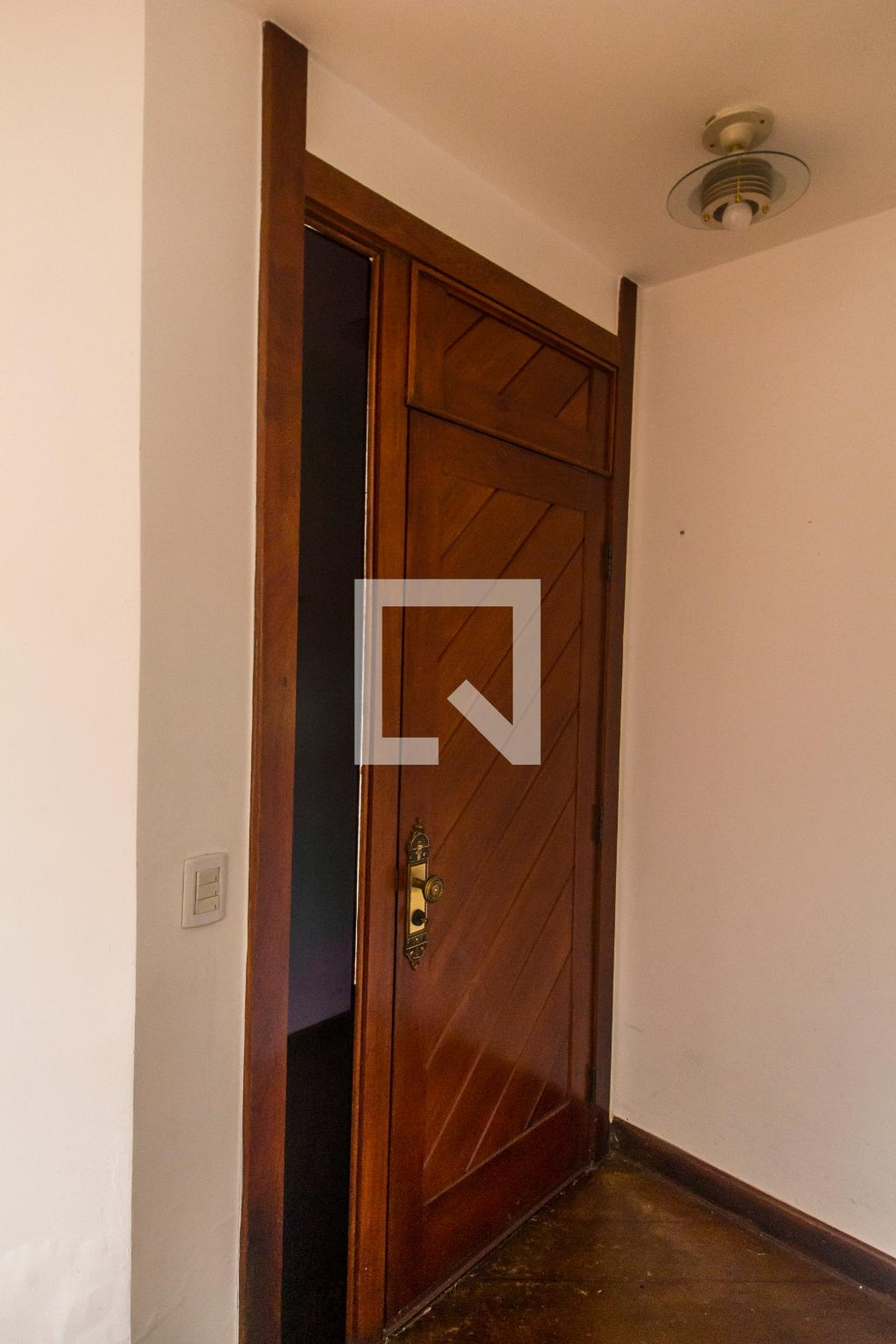 Entrada Condomínio em Alameda das Palmas, 69