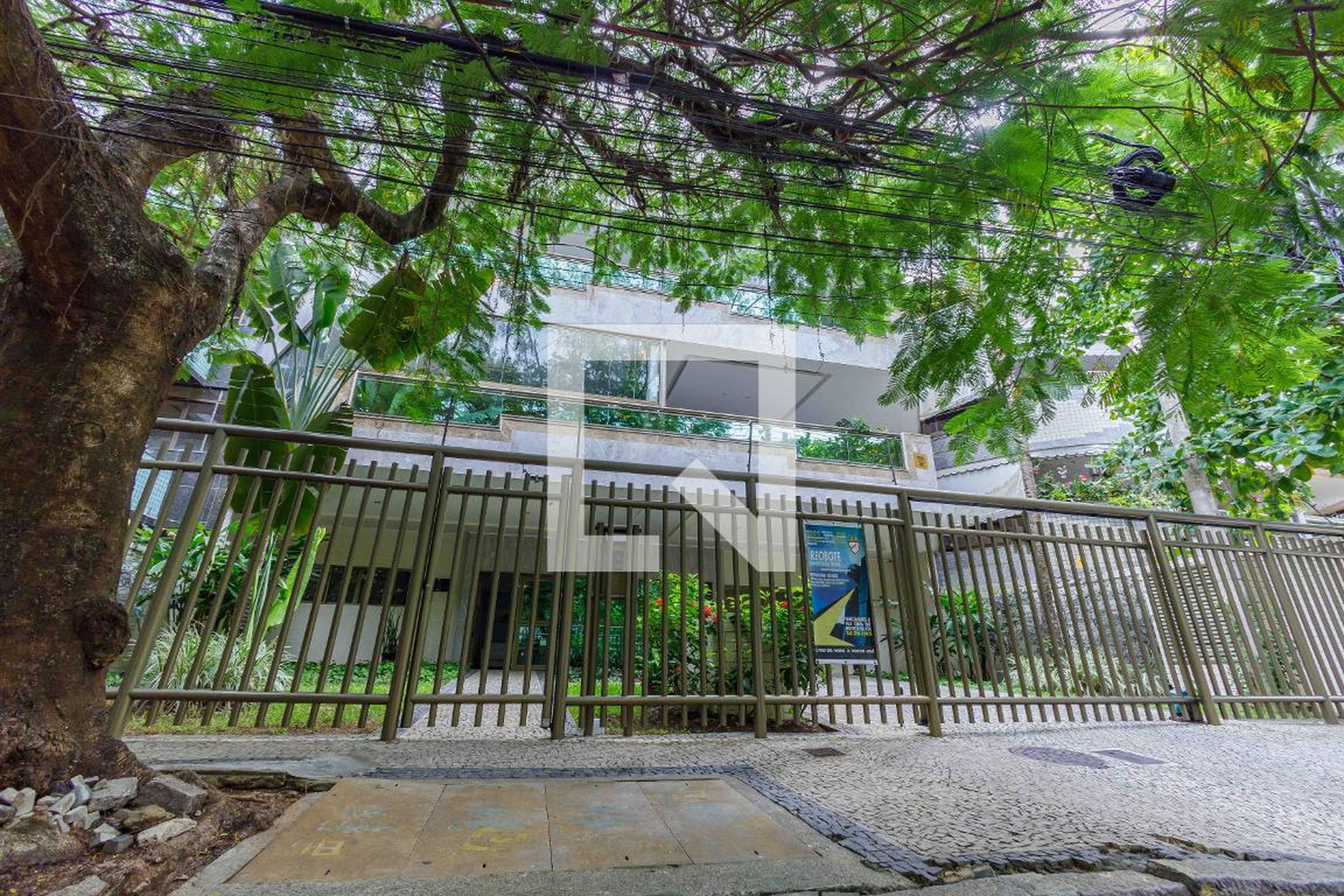 Fachada Condomínio em Rua Guilherme Baptista, 920