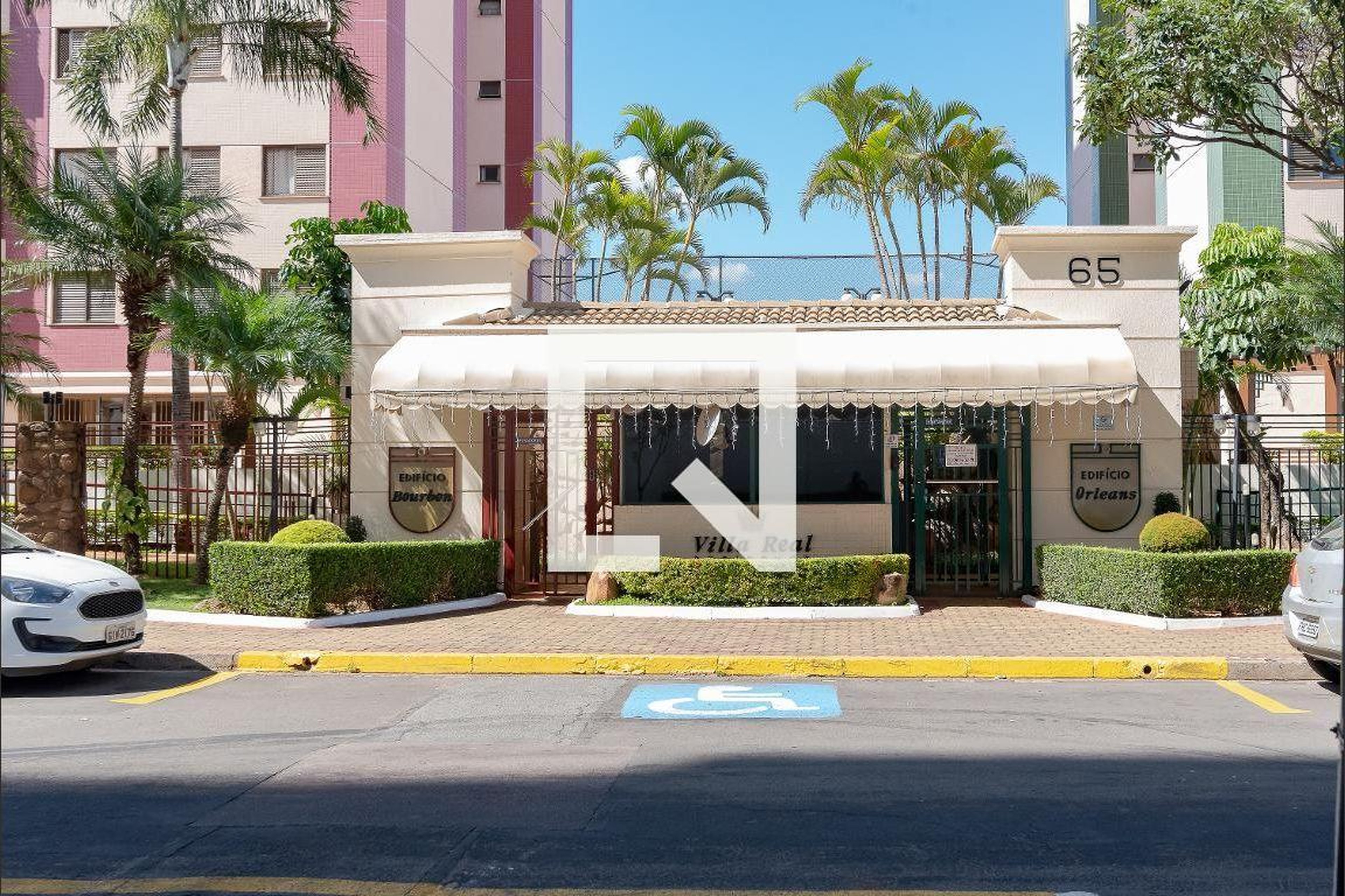 Fachada do Condomínio Condomínio Villa Real Residence