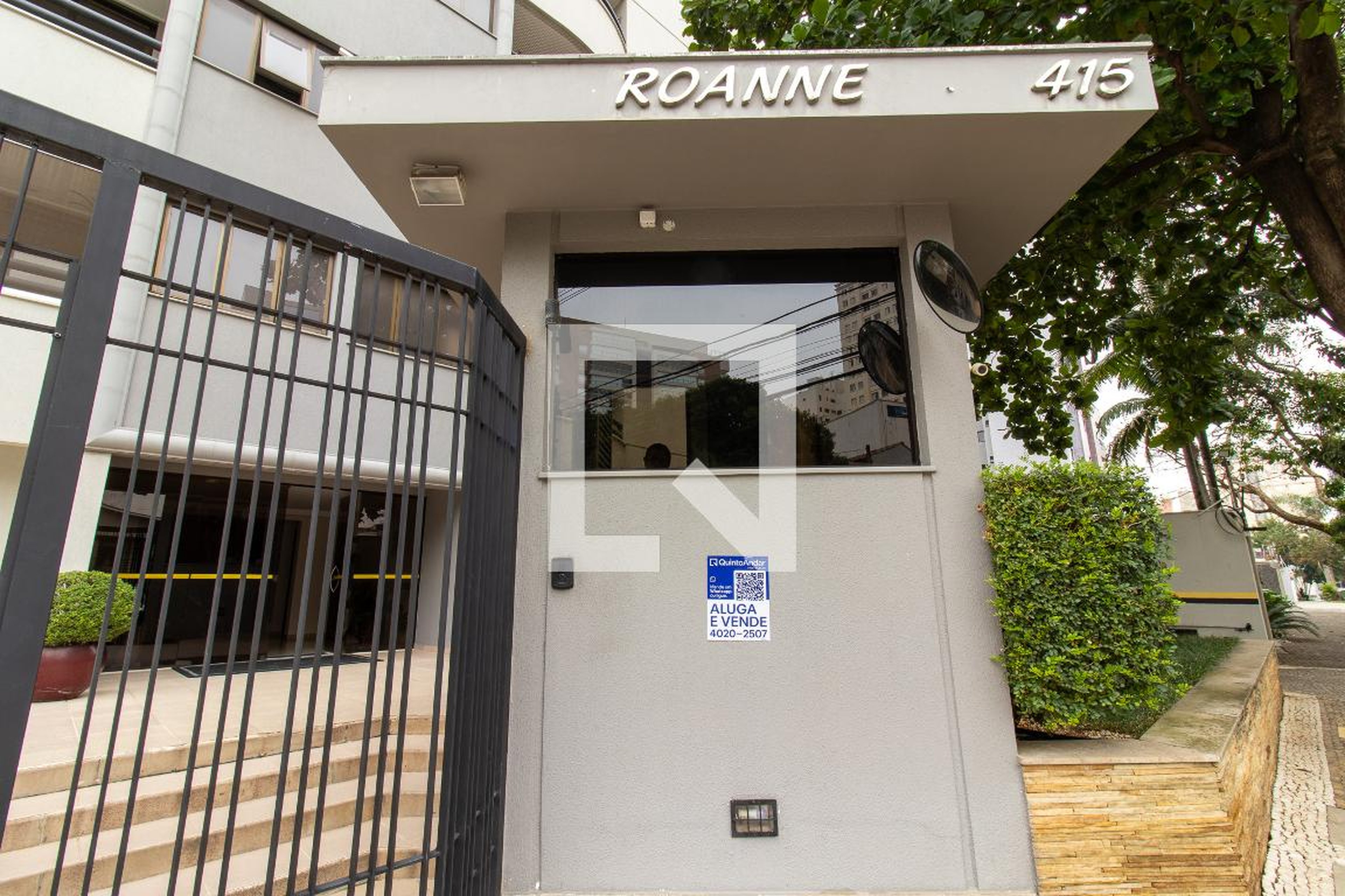 Fachada Condomínio em Rua Doutor Carlos Guimarães, 415