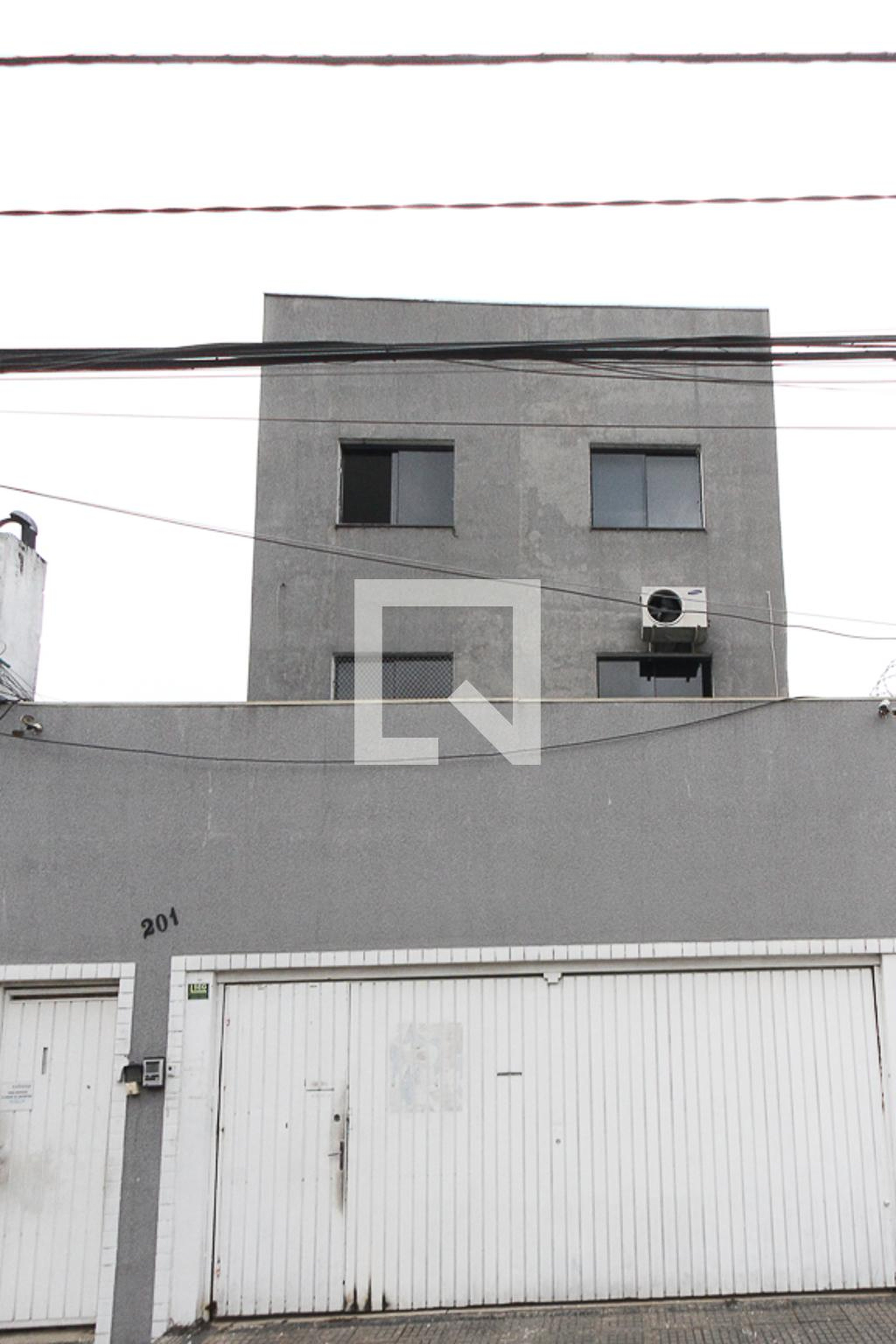 Fachada Condomínio em Rua Poá, 201